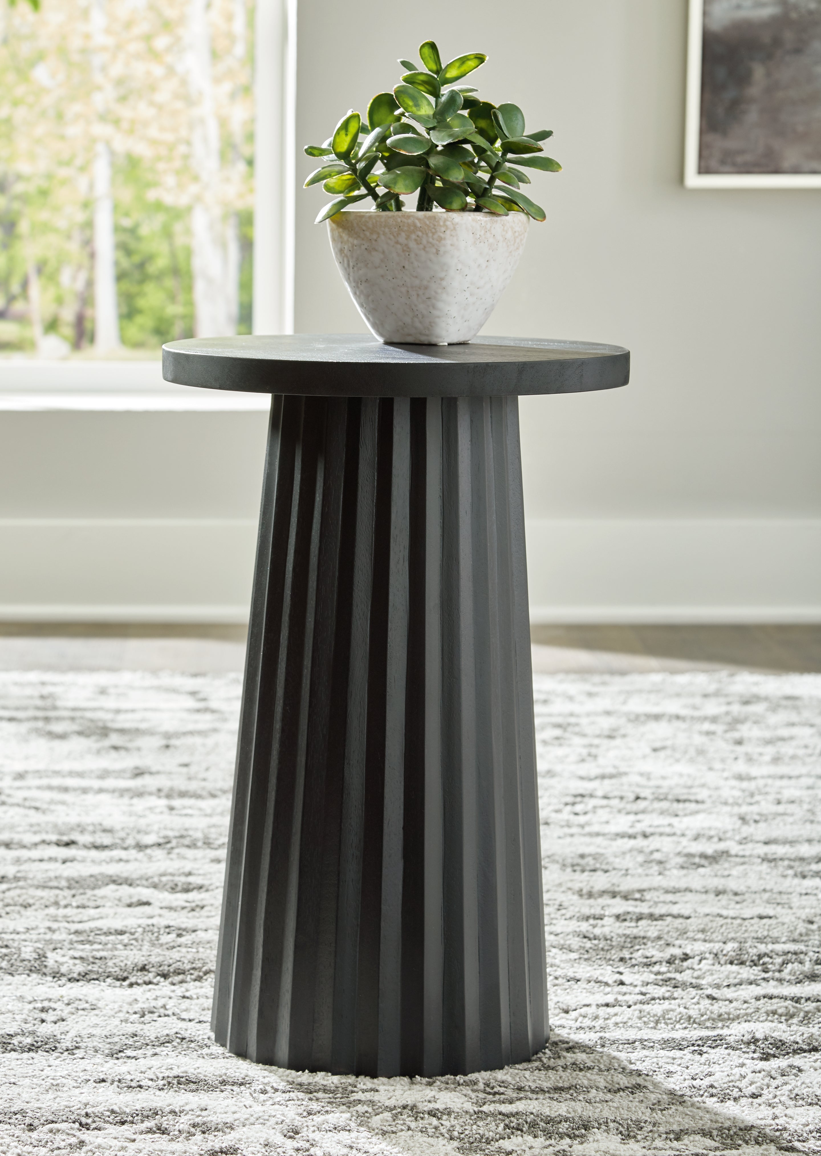 Floridian Furniture - Ashley Furniture - Ceilby Accent Table - Accent Table / Black - A4000603