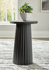 Floridian Furniture - Ashley Furniture - Ceilby Accent Table - Accent Table / Black - A4000603