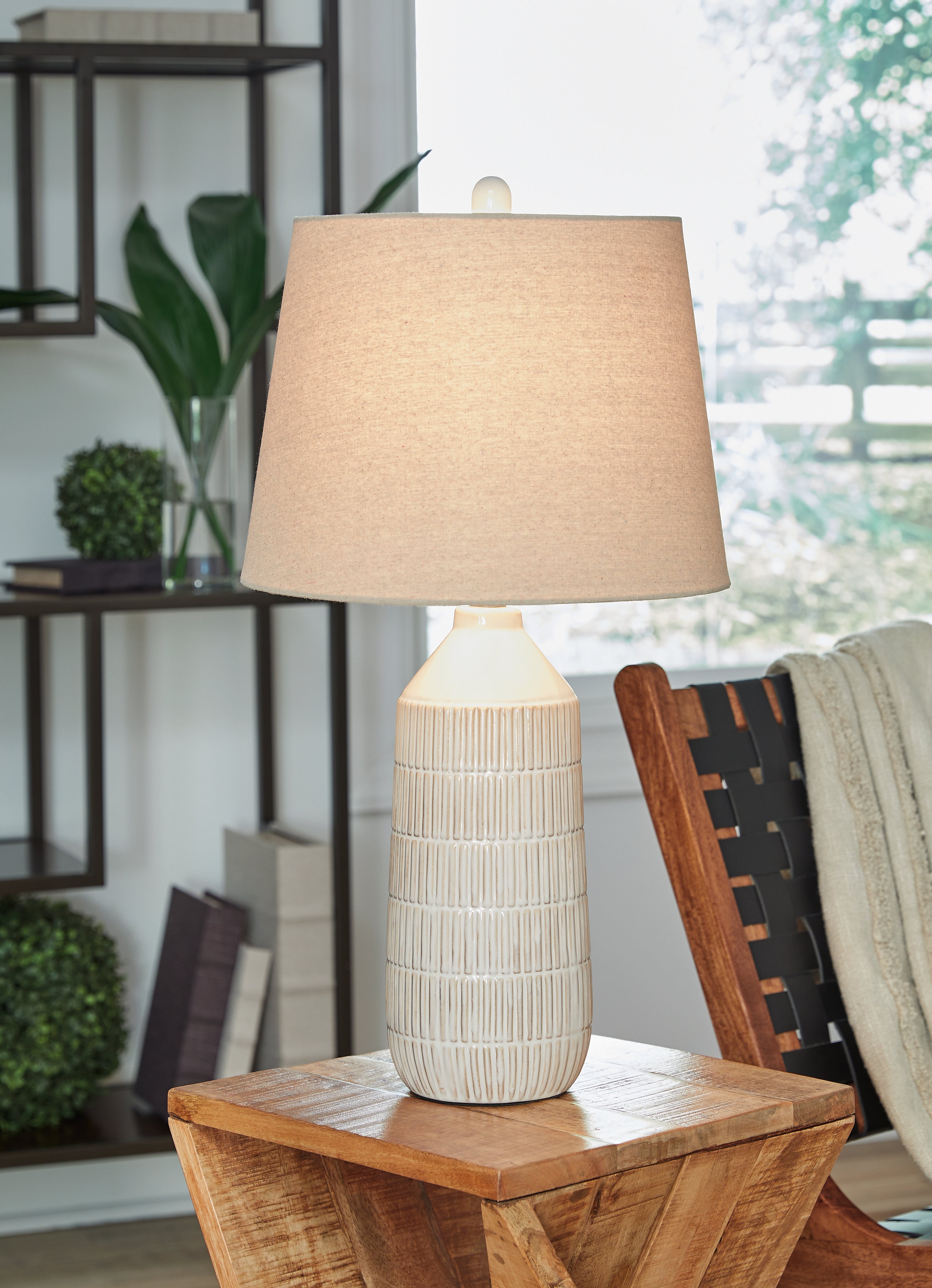 Floridian Furniture - Ashley Furniture - Willport Lighting - Ceramic Table Lamp (Set of 2) / Off White - L177994