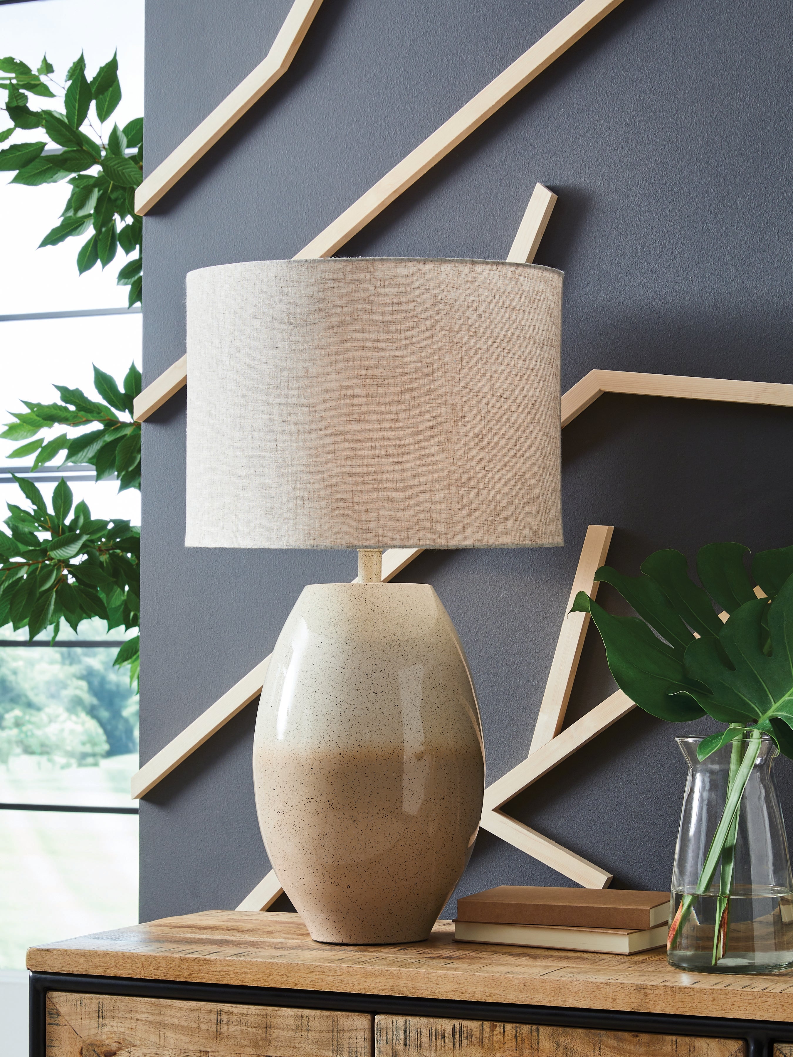 Floridian Furniture - Ashley Furniture - Linas Lighting - Metal Table Lamp (1/CN) / Cream/Beige - L207594