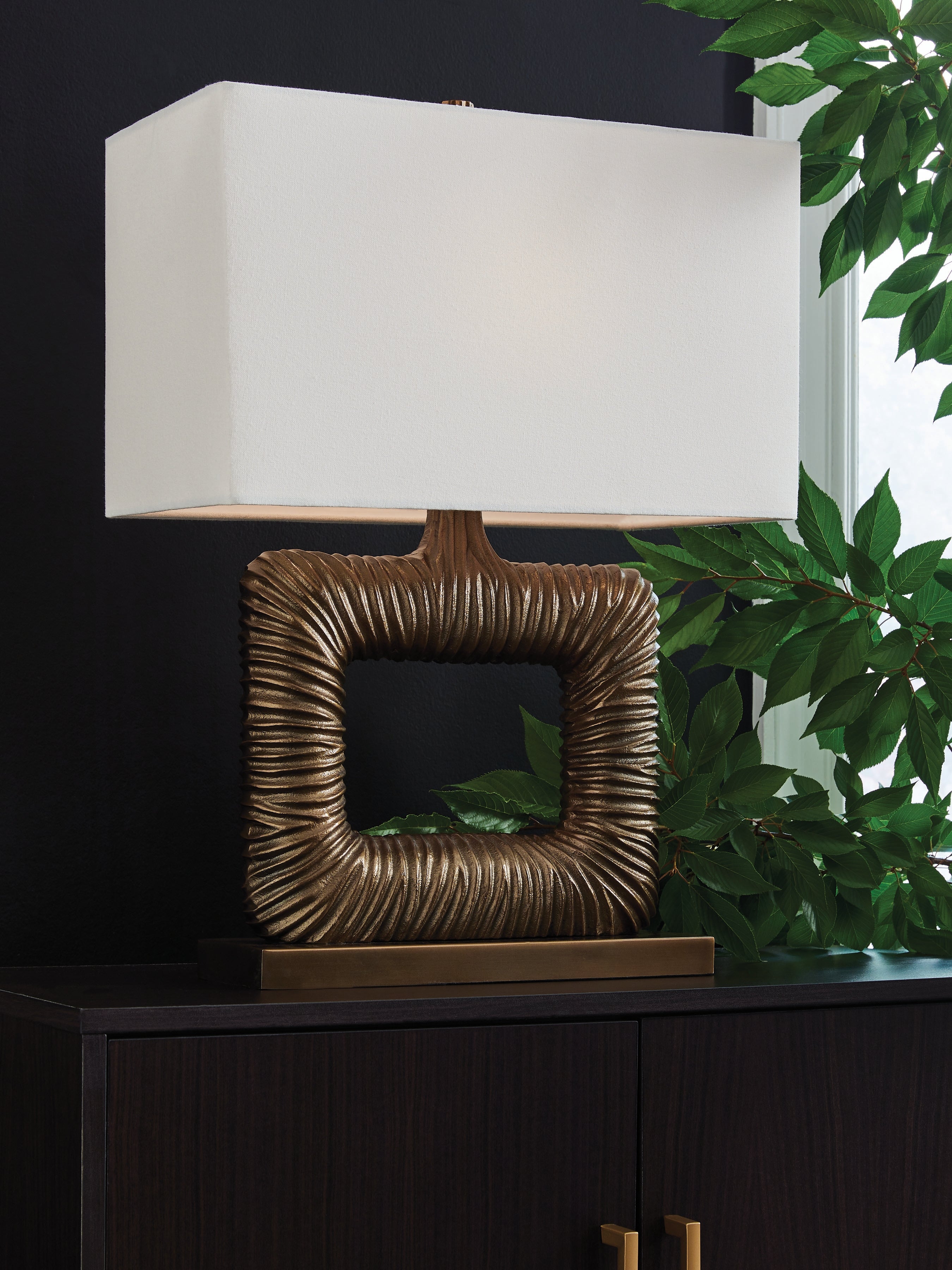 Floridian Furniture - Ashley Furniture - Garronby Lighting - Metal Table Lamp (1/CN) / Antique Brass Finish - L207604