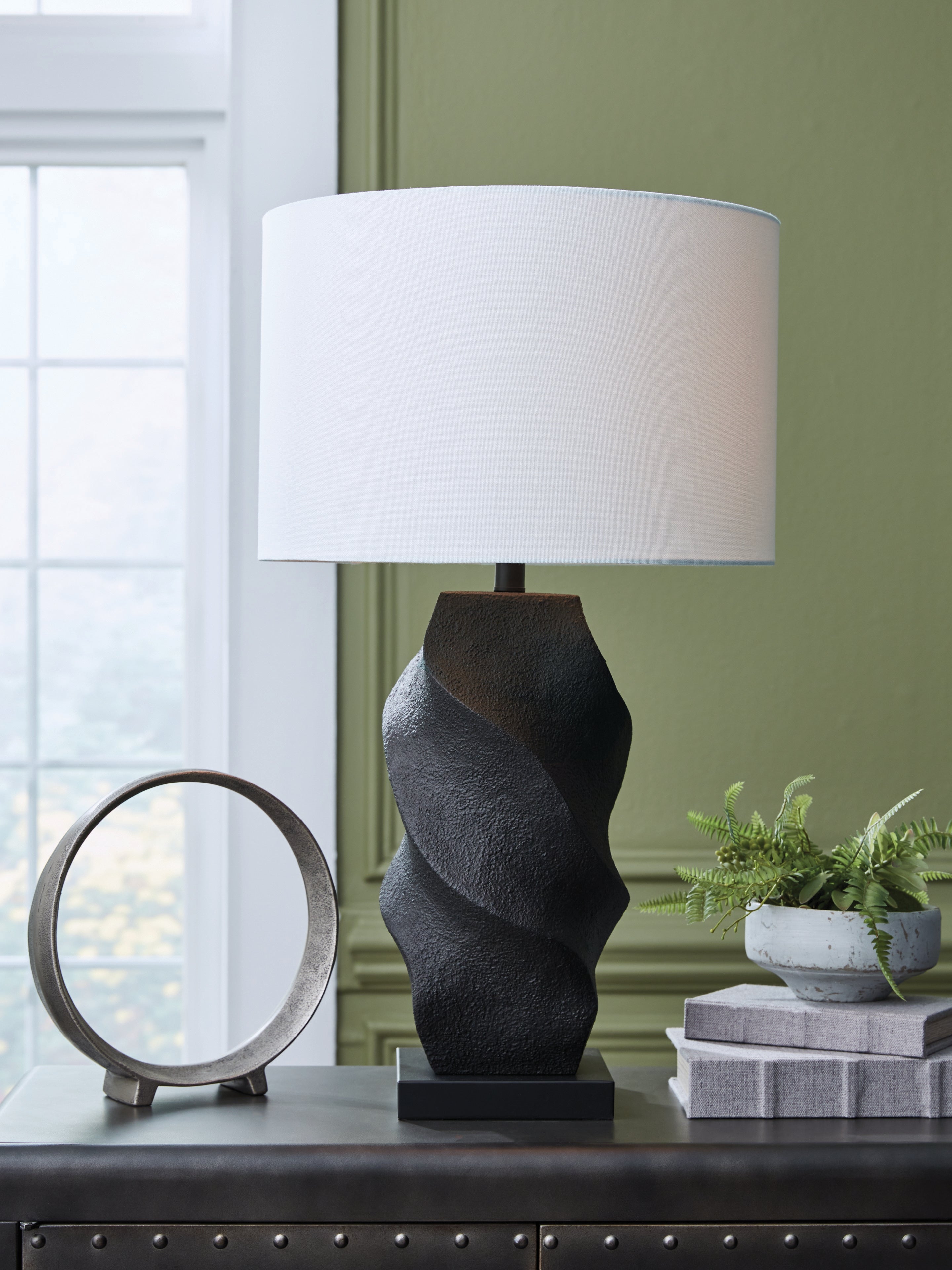 Floridian Furniture - Ashley Furniture - Amillion Lighting - Poly Table Lamp (1/CN) / Black - L235904
