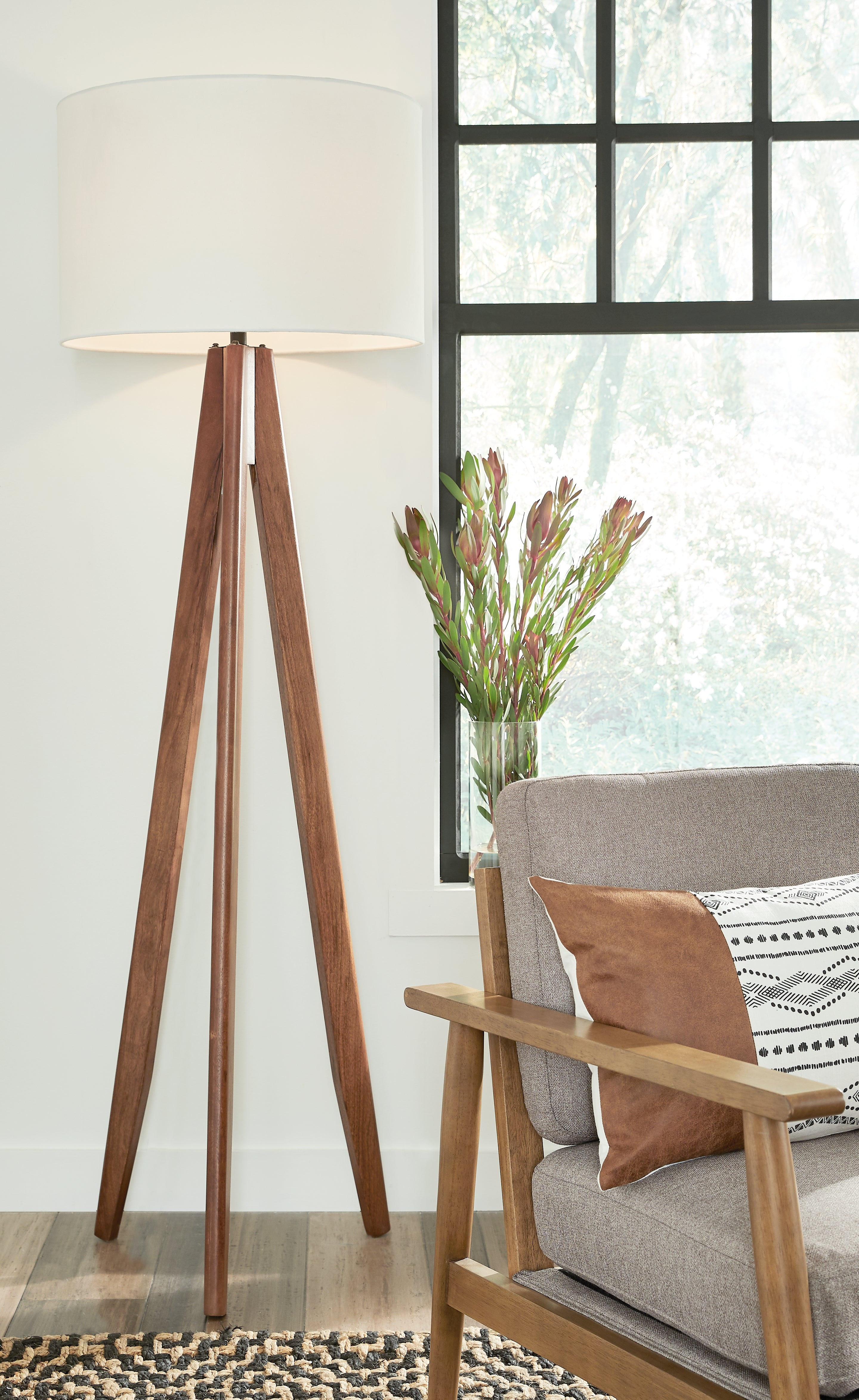 Floridian Furniture - Ashley Furniture - Dallson Lighting - Wood Floor Lamp (1/CN) / Brown - L329011
