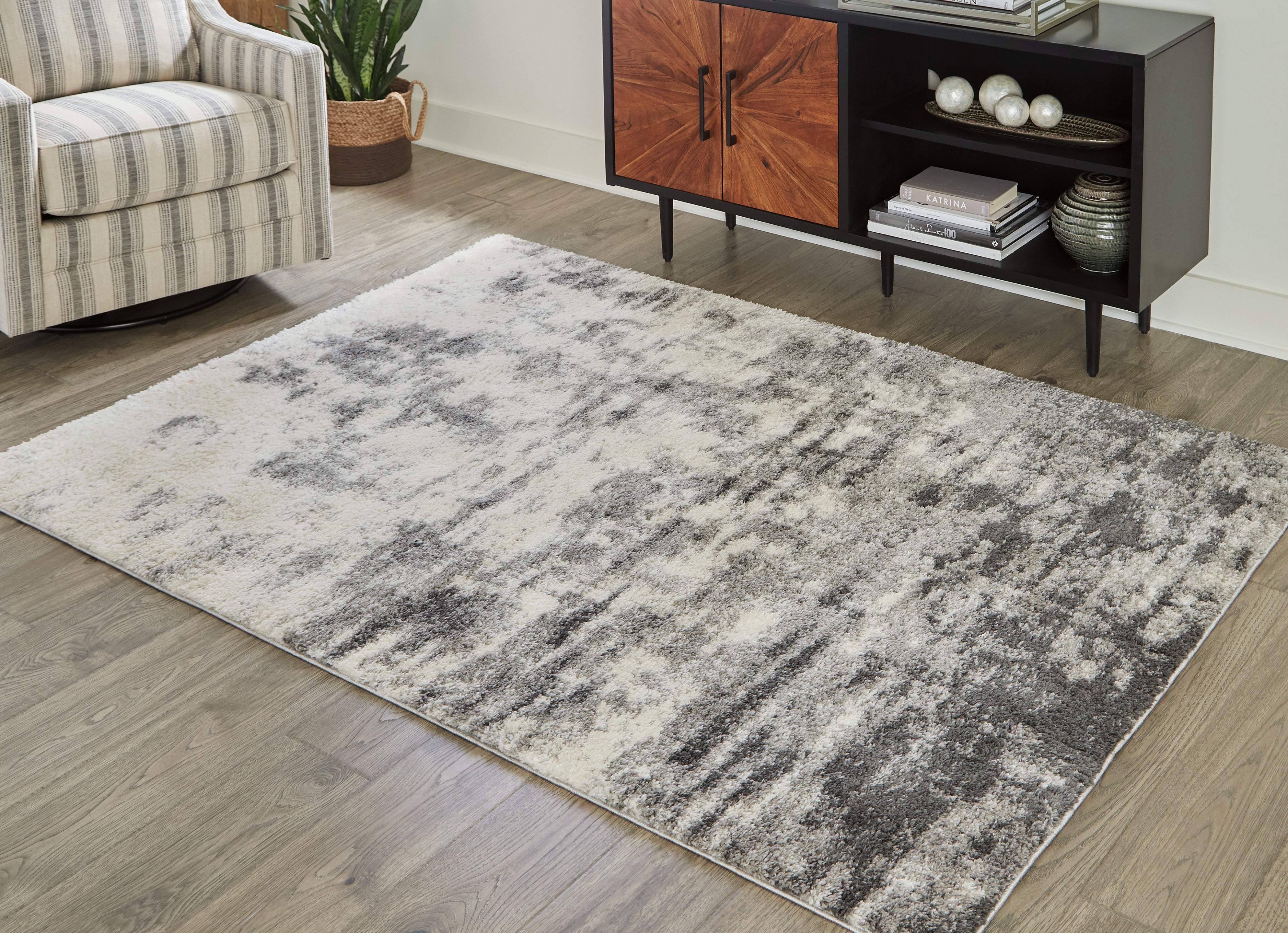 Floridian Furniture - Ashley Furniture - Gerdie Rug - 7'10" x 10' Rug / Cream/Gray - R404991
