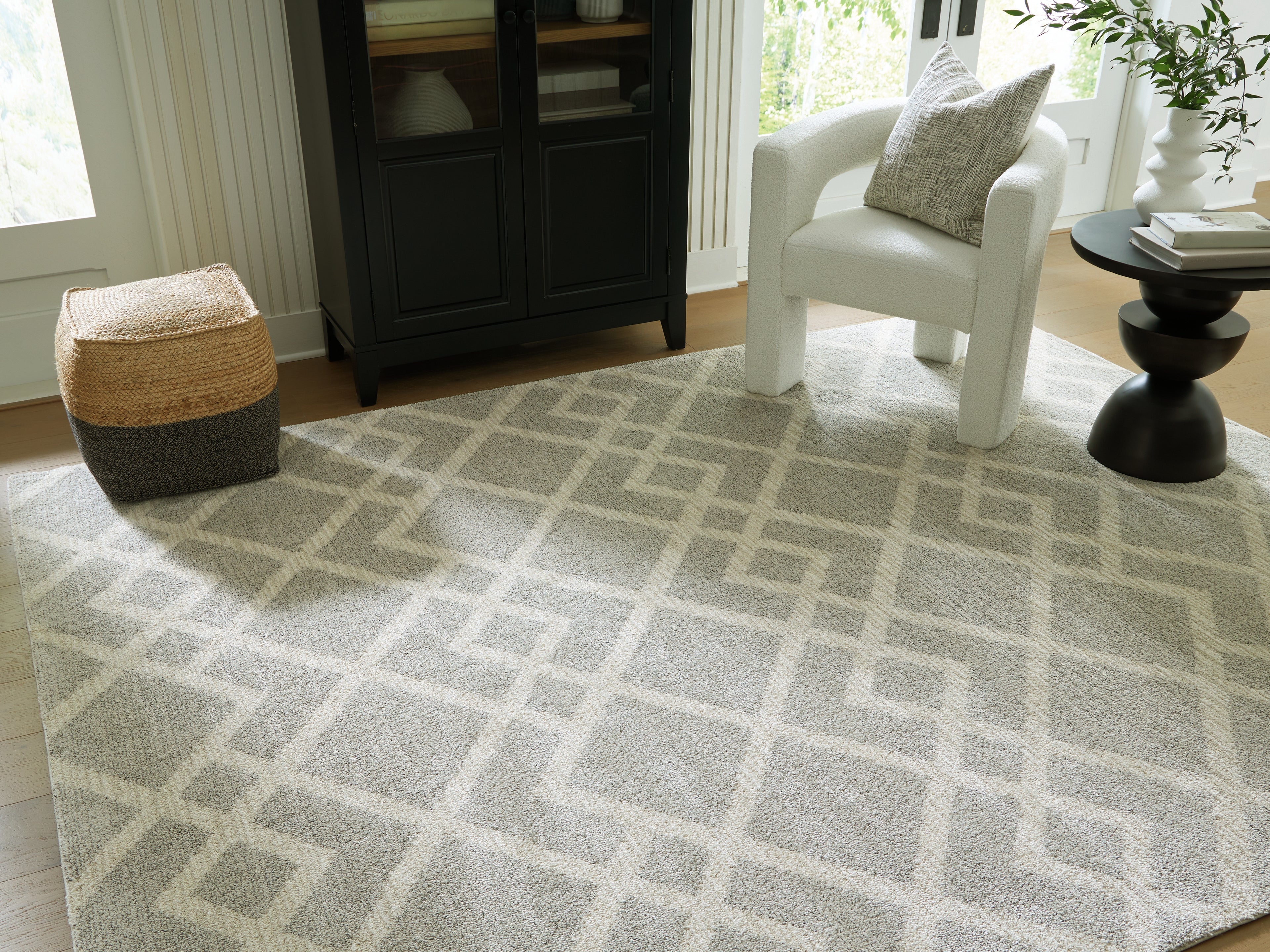 Floridian Furniture - Ashley Furniture - Unawick Rug - Medium Rug / Gray/Ivory - R407332
