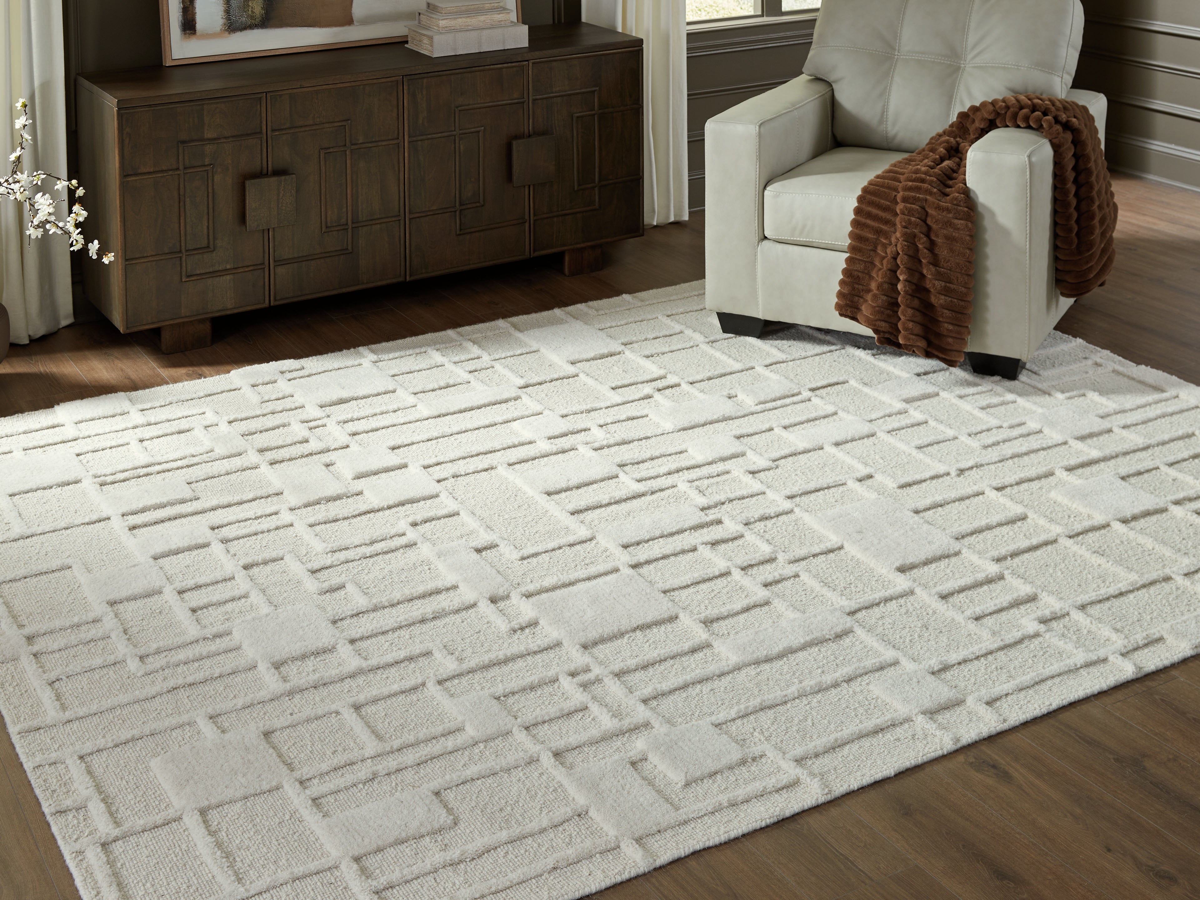 Floridian Furniture - Ashley Furniture - Empriss Rug - 7'8" x 10' Area Rug / Ivory - R407621