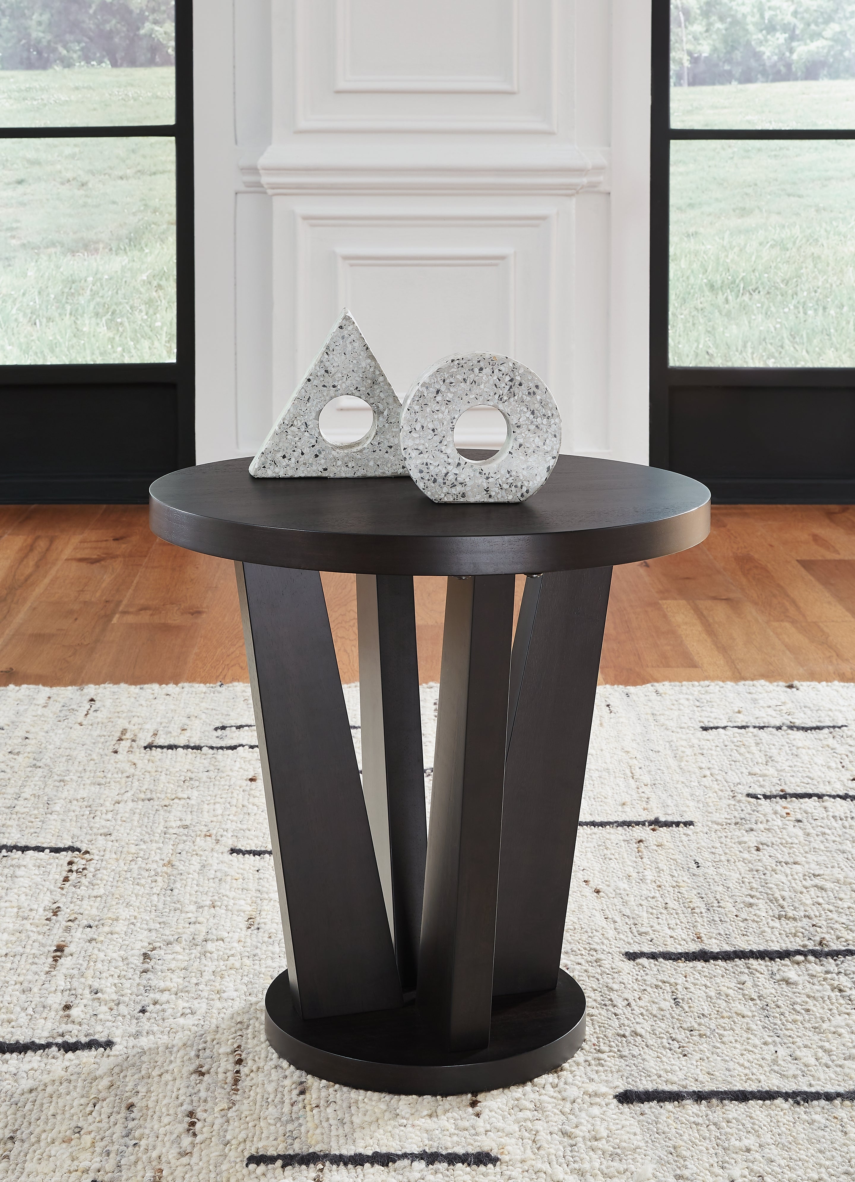 Floridian Furniture - Ashley Furniture - Chasinfield End Table - Round End Table / Dark Brown - T458-6