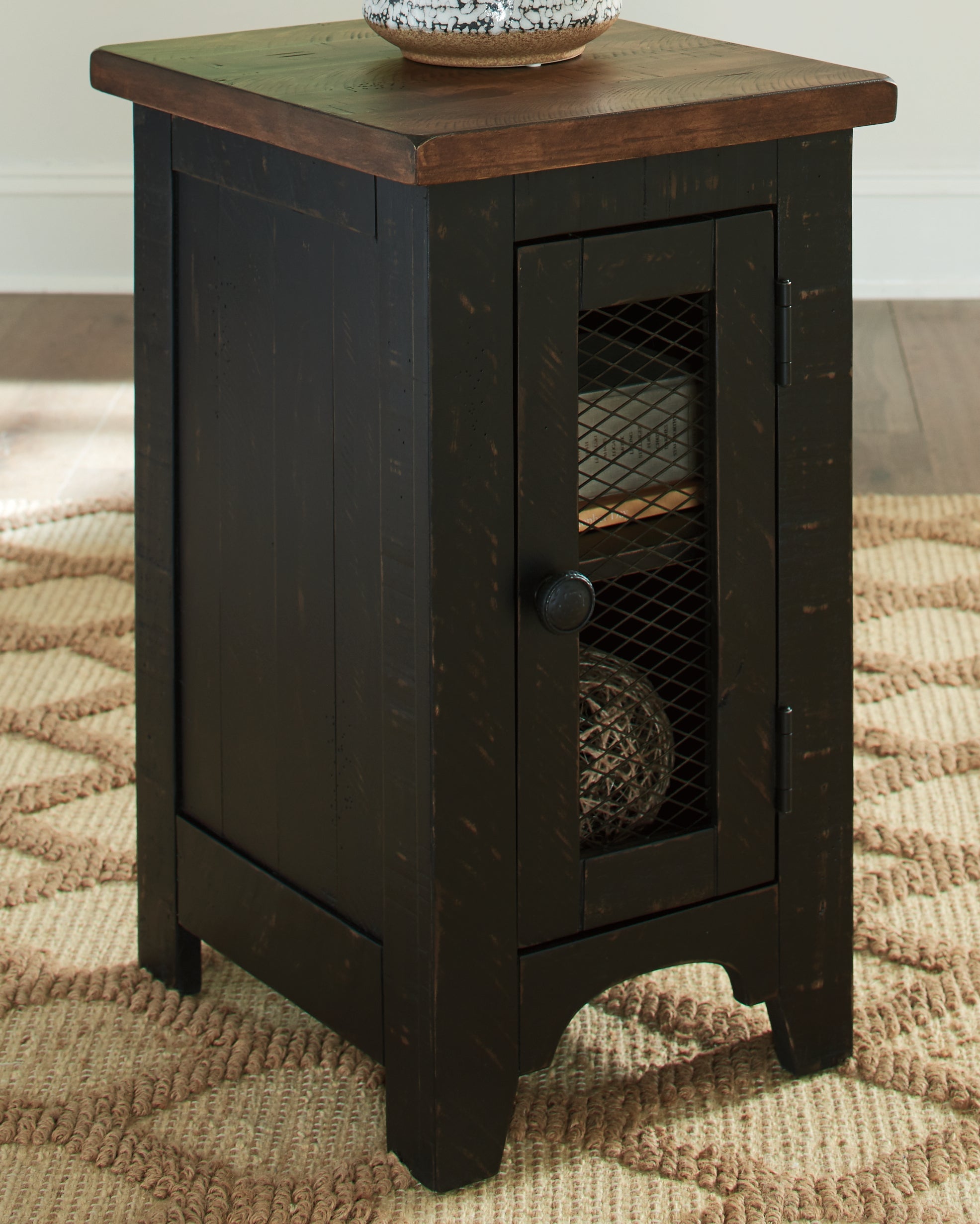 Floridian Furniture - Ashley Furniture - Valebeck Chairside End Table - Chair Side End Table / Black/Brown - T468-7