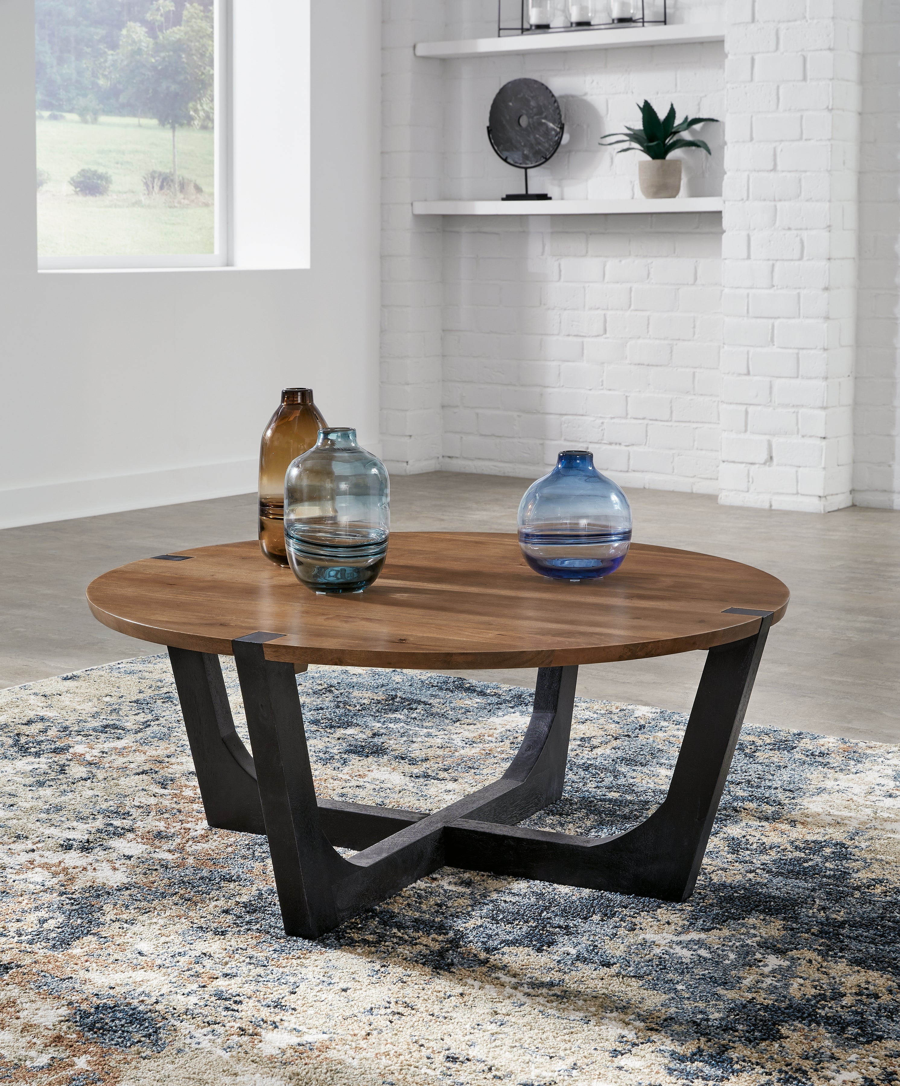 Floridian Furniture - Ashley Furniture - Hanneforth Coffee Table - Round Cocktail Table / Brown/Black - T726-8