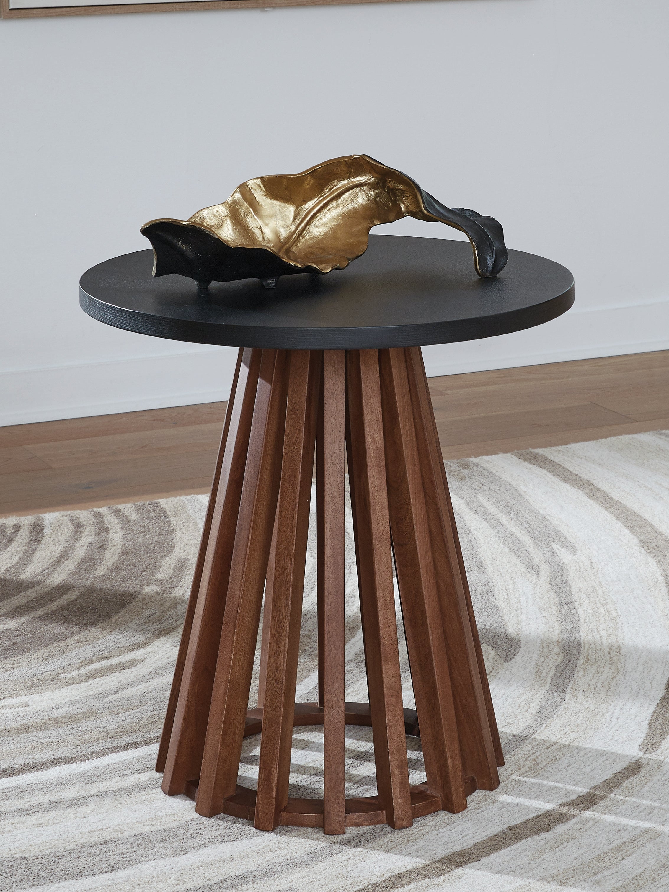 Floridian Furniture - Ashley Furniture - Kallari End Table - Round End Table / Warm Brown/Black - T737-6