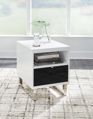 Floridian Furniture - Ashley Furniture - Gardoni Chairside End Table - Chair Side End Table / White/Black - T756-7