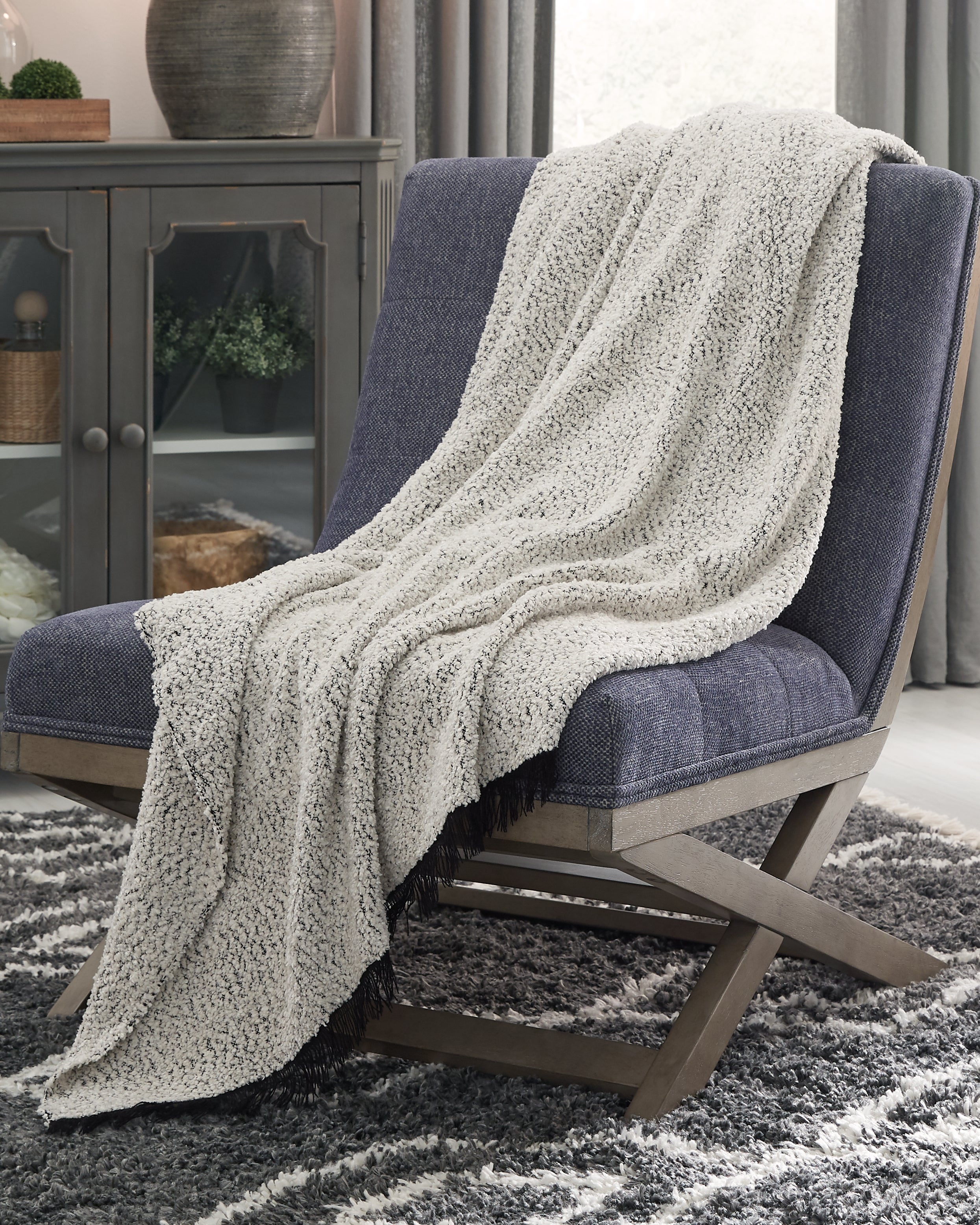 Floridian Furniture - Ashley Furniture - Leonita Throw - Throw / Black/White - A1000769T