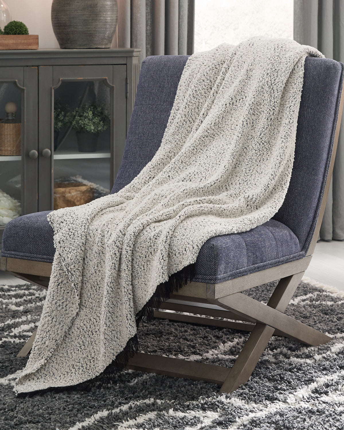 Floridian Furniture - Ashley Furniture - Leonita Throw - Throw / Black/White - A1000769T