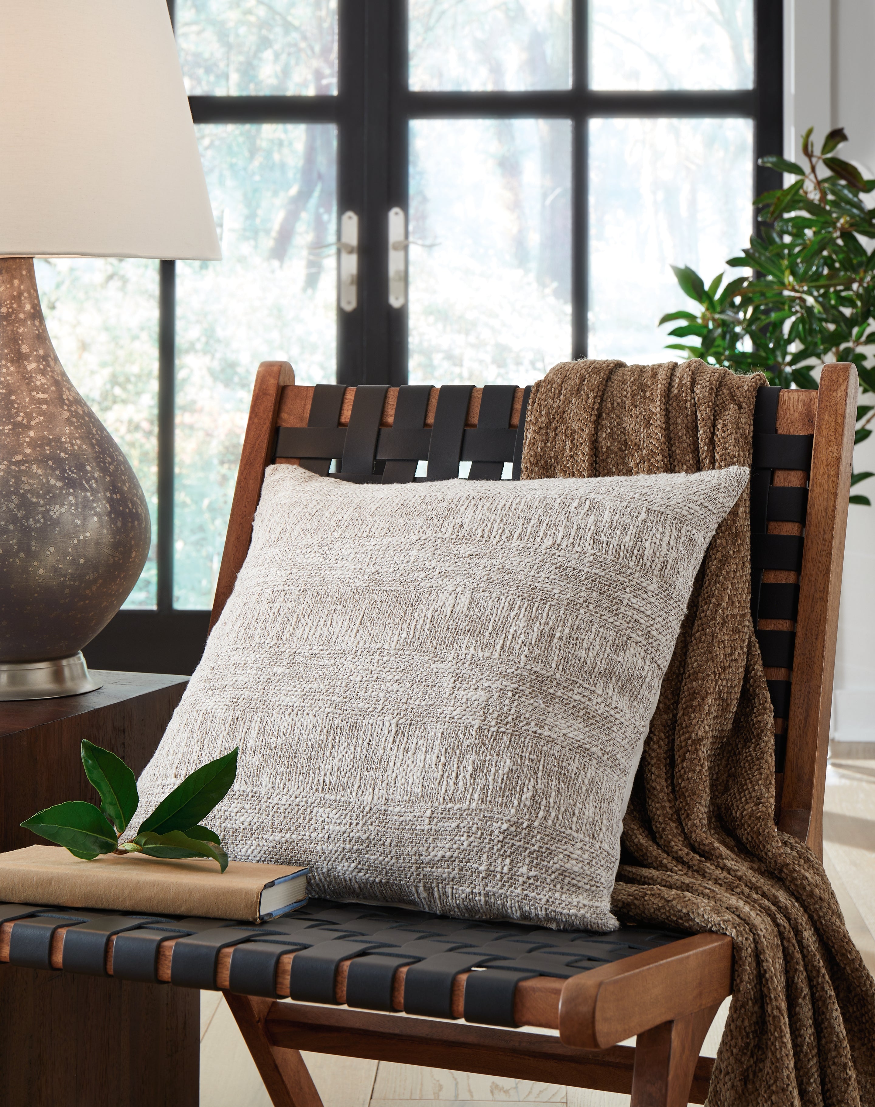 Floridian Furniture - Ashley Furniture - Carddon Pillows - Pillow (4/CS) / Brown/White - A1000971