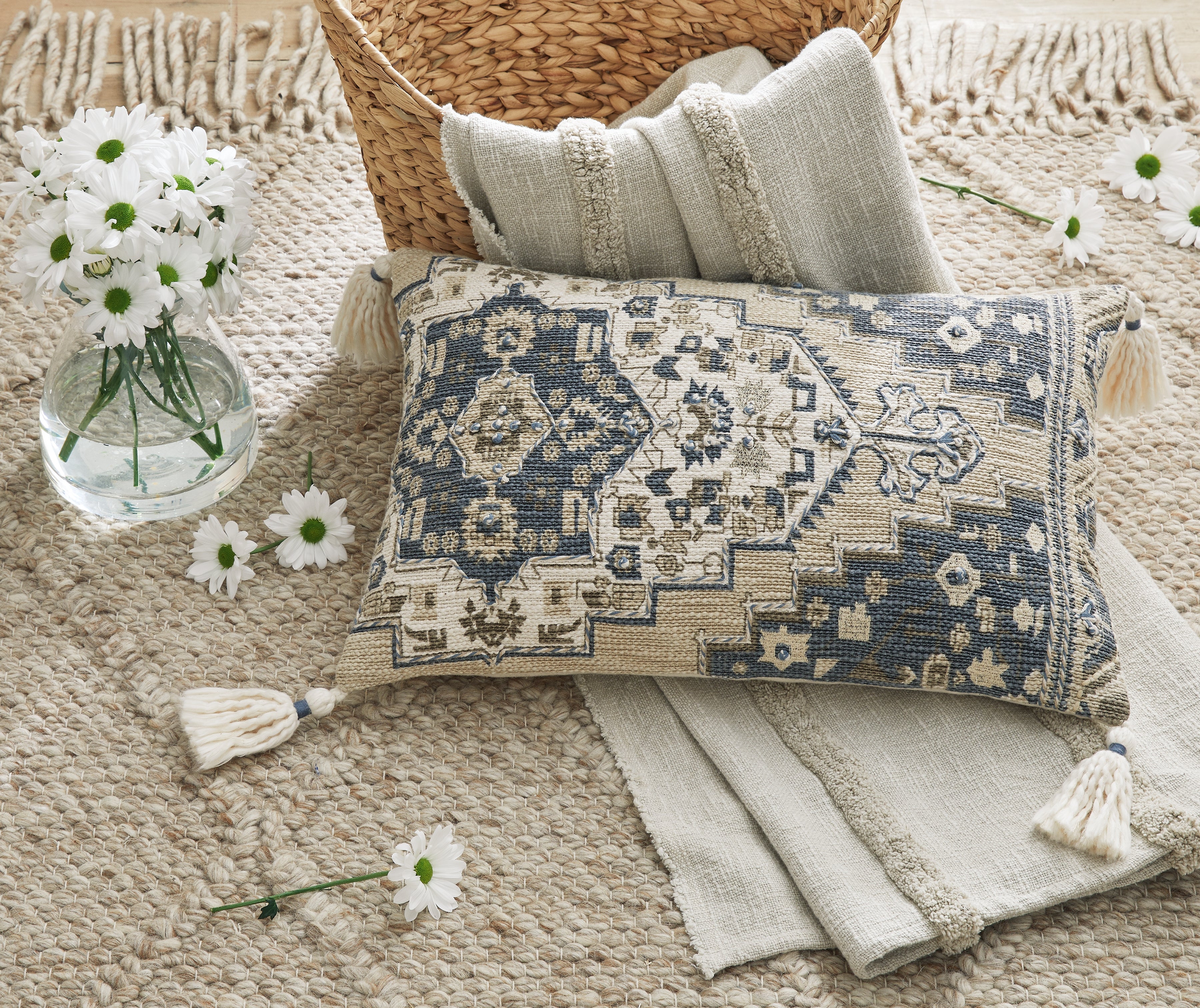 Floridian Furniture - Ashley Furniture - Winbury Pillows - Pillow / Blue/Tan/White - A1001035P