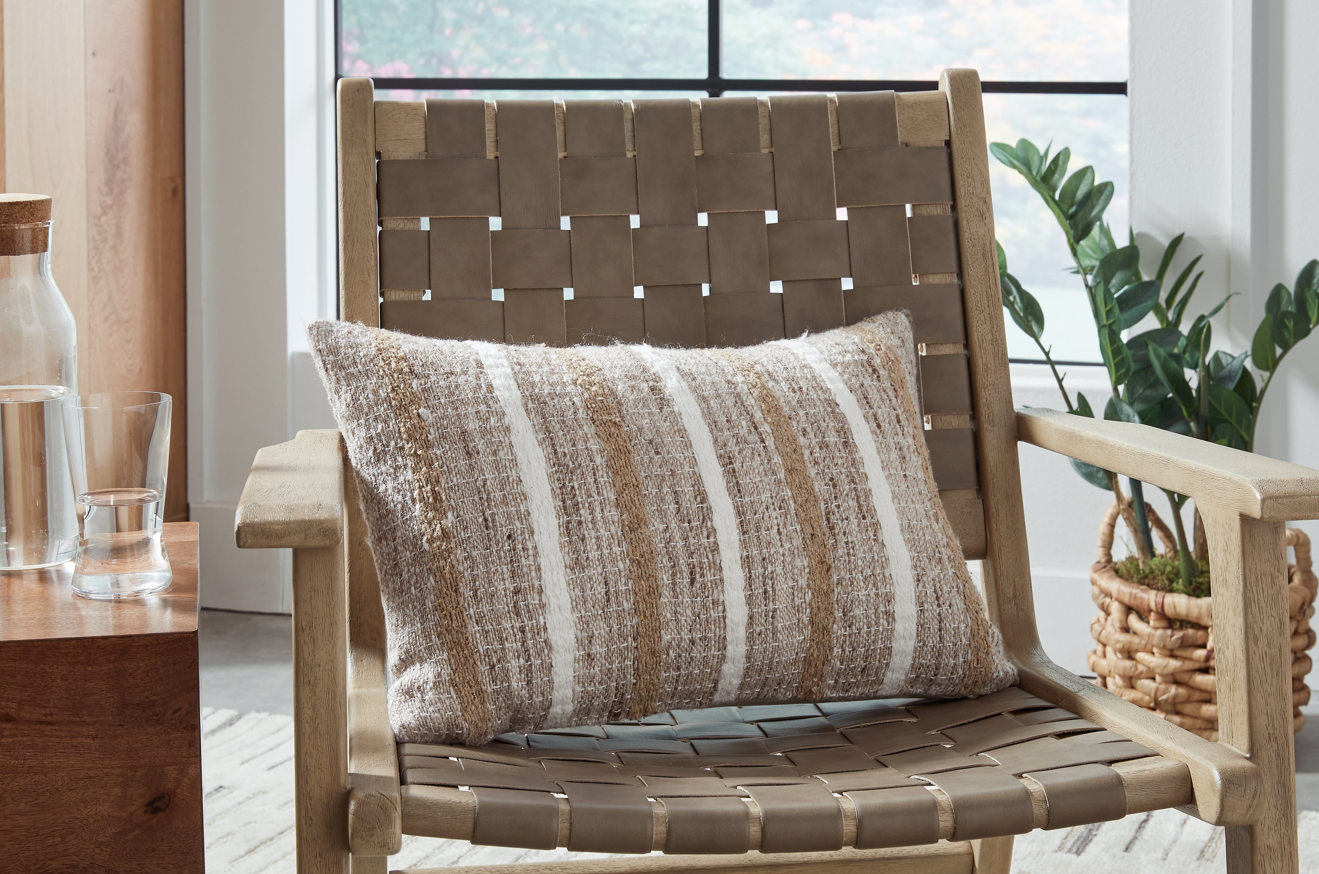 Floridian Furniture - Ashley Furniture - Benish Pillows - Pillow / Tan/Brown/White - A1001047P