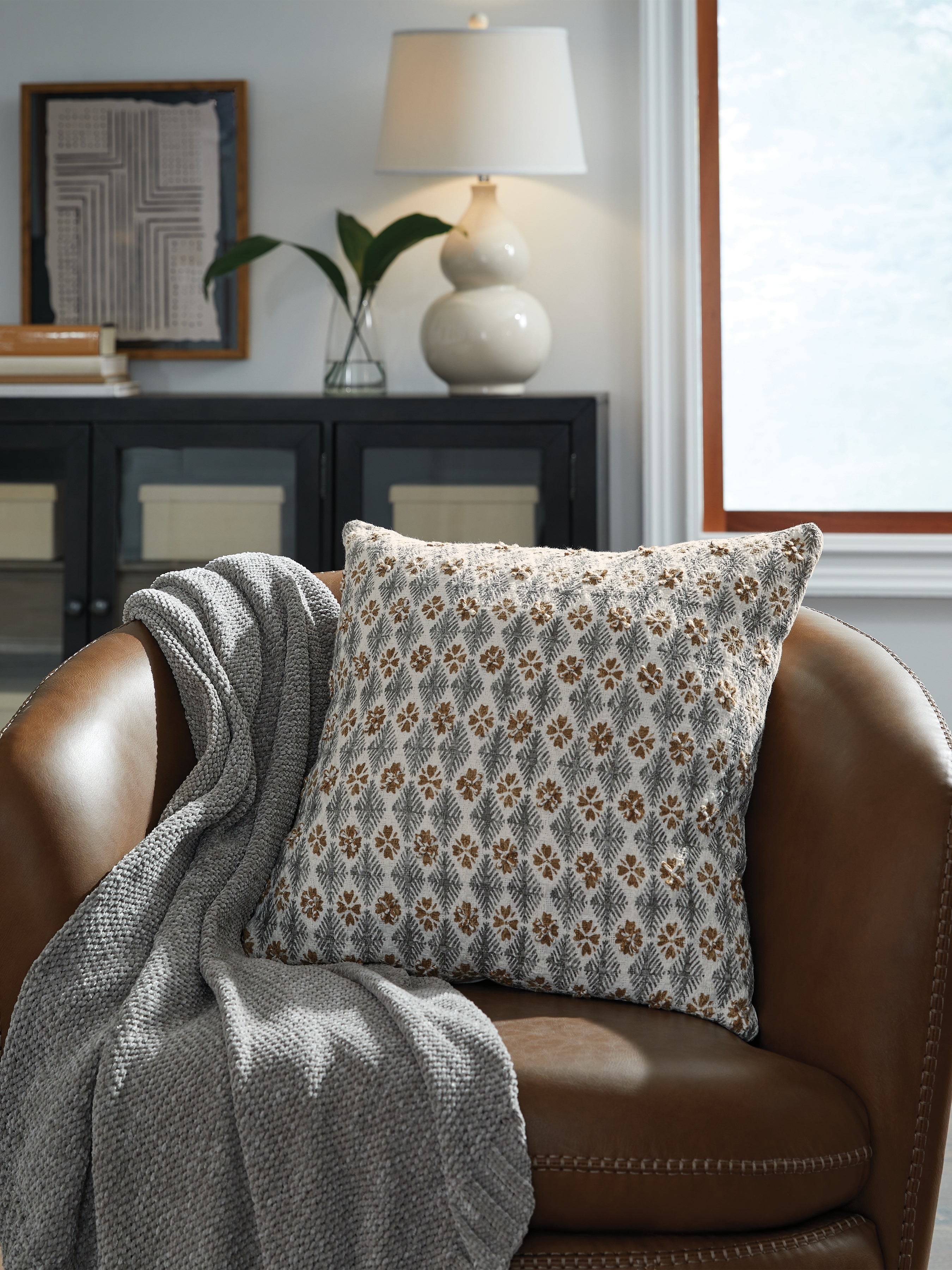 Floridian Furniture - Ashley Furniture - Dainwick Pillows - Pillow / White/Gray/Brown - A1001102P