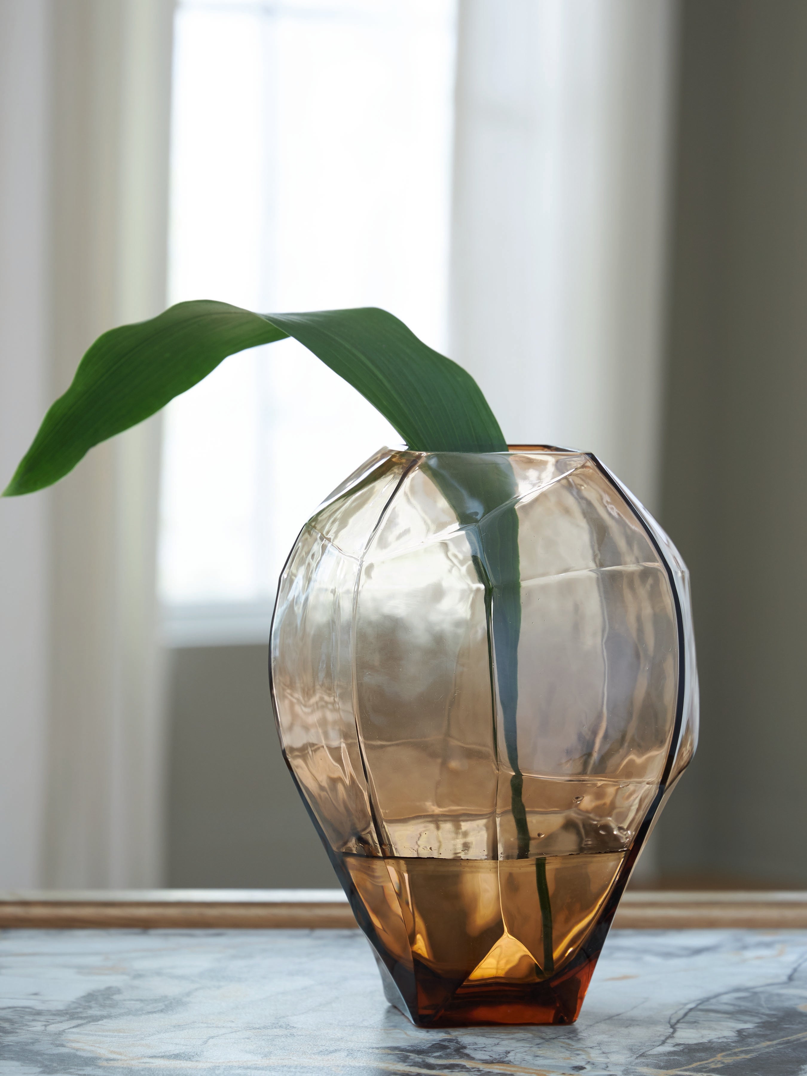 Floridian Furniture - Ashley Furniture - Ewart Vase - Vase / Light Brown - A2000866