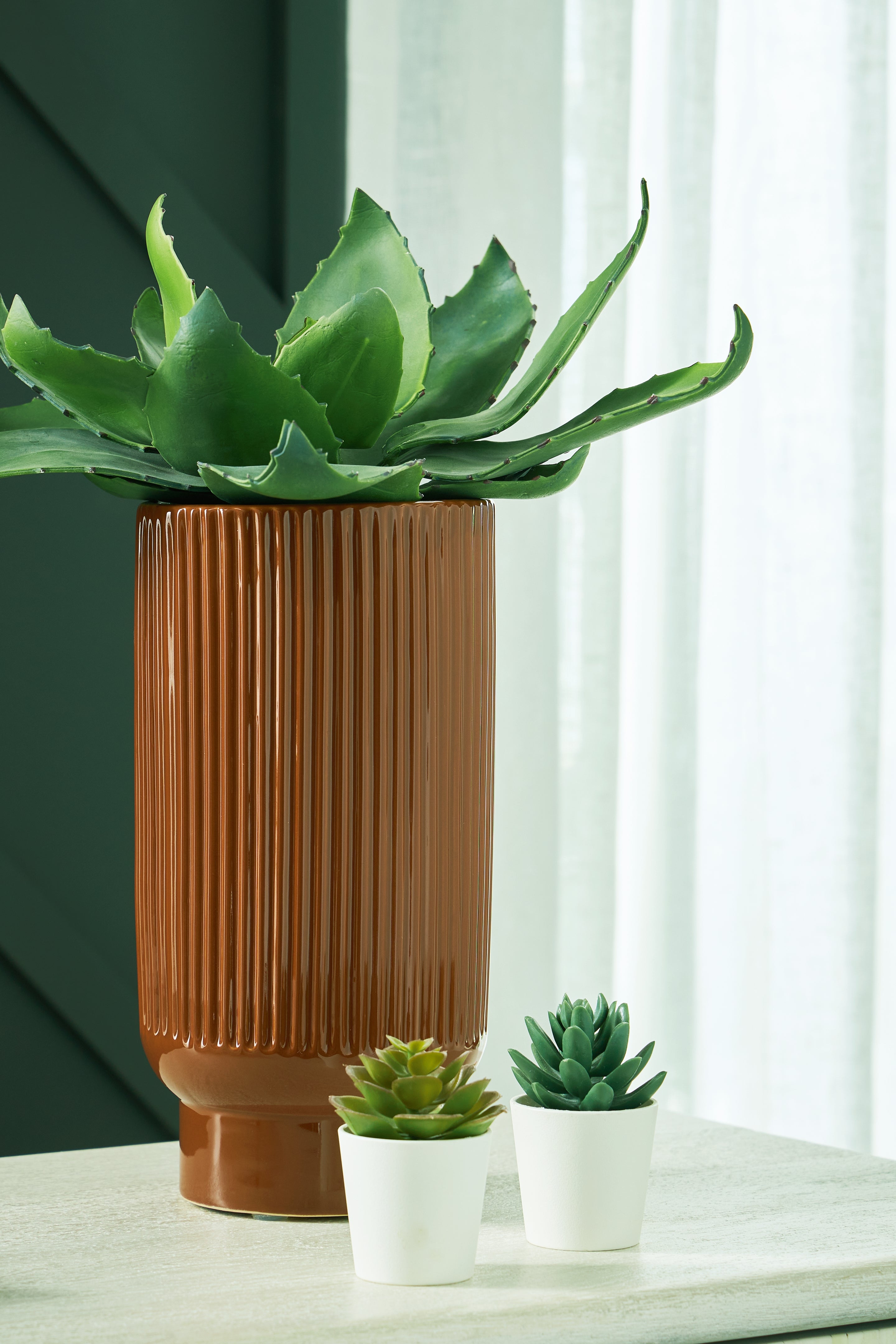 Floridian Furniture - Ashley Furniture - Avalyah Vase - Vase / Burnt Umber - A2900021V
