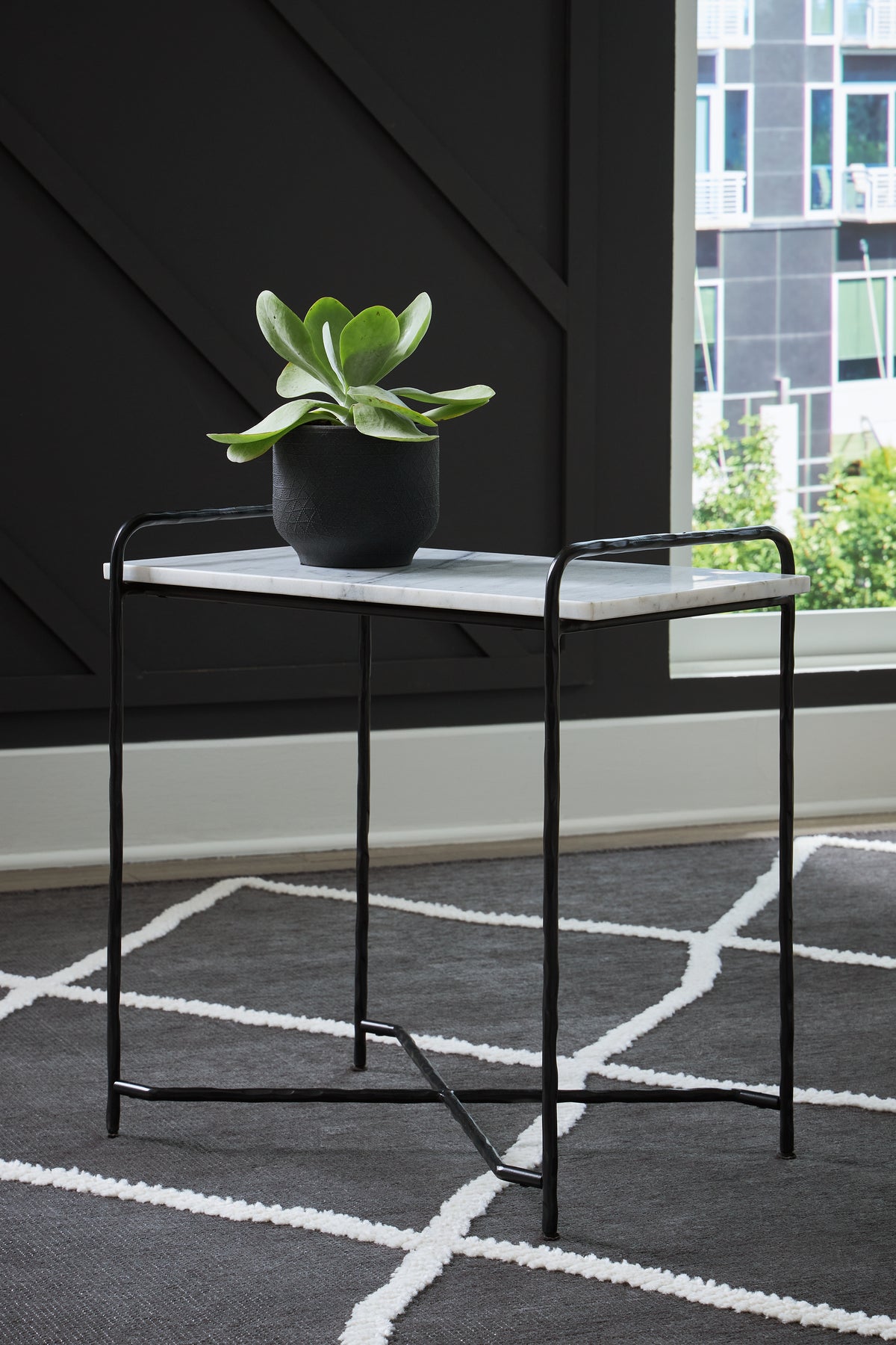 Floridian Furniture - Ashley Furniture - Ashber Accent Table - Accent Table / White/Black - A4000609