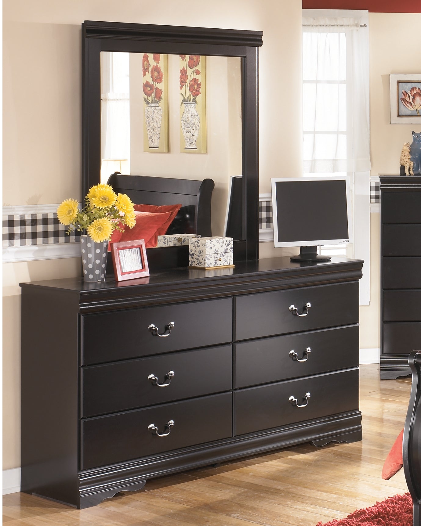 Floridian Furniture - Ashley Furniture - Huey Vineyard Bedroom - Dresser and Mirror / Black - B128B1