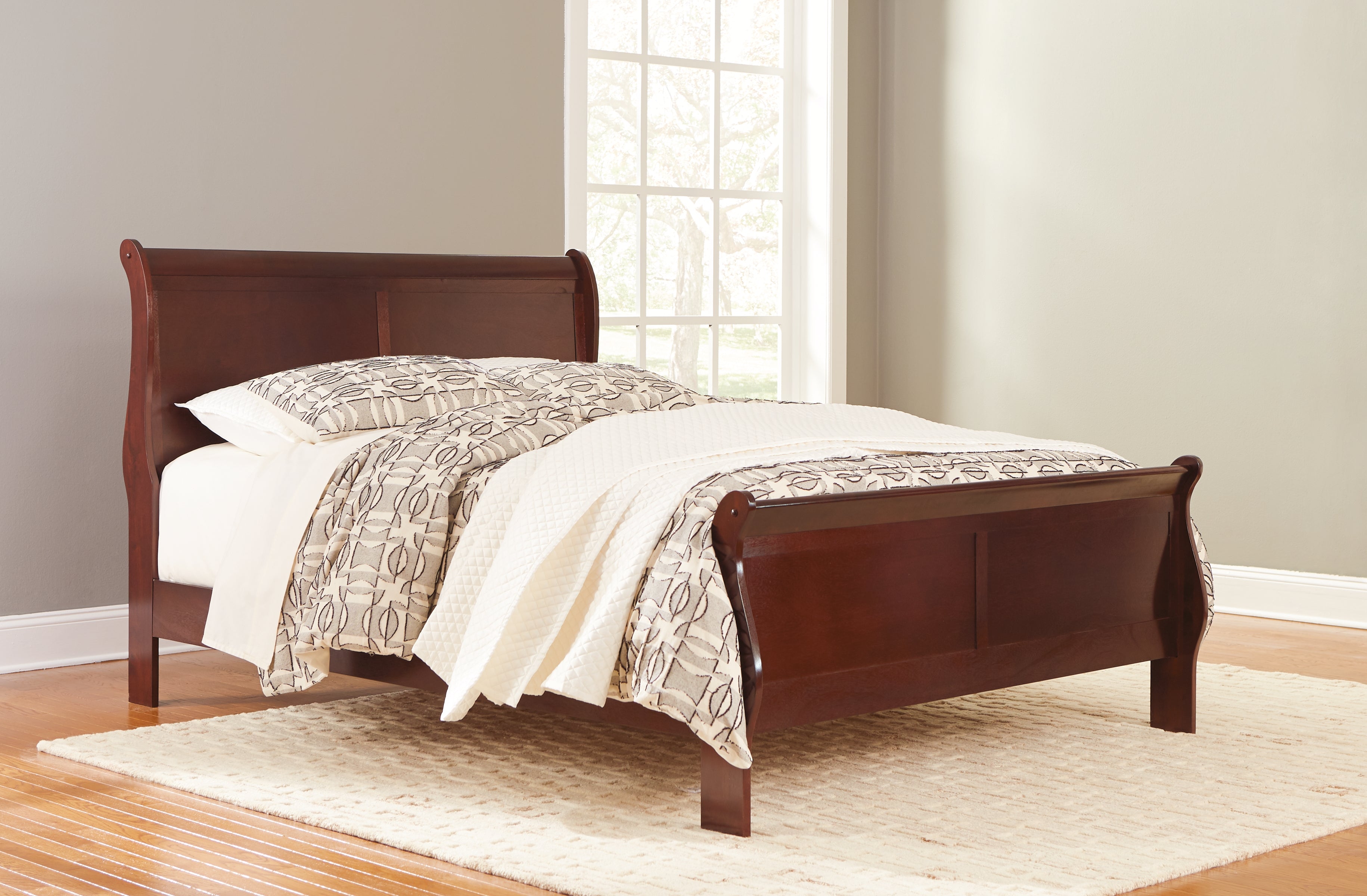 Floridian Furniture - Ashley Furniture - Alisdair Bedroom - Queen Sleigh Bed / Reddish Brown - B376B2