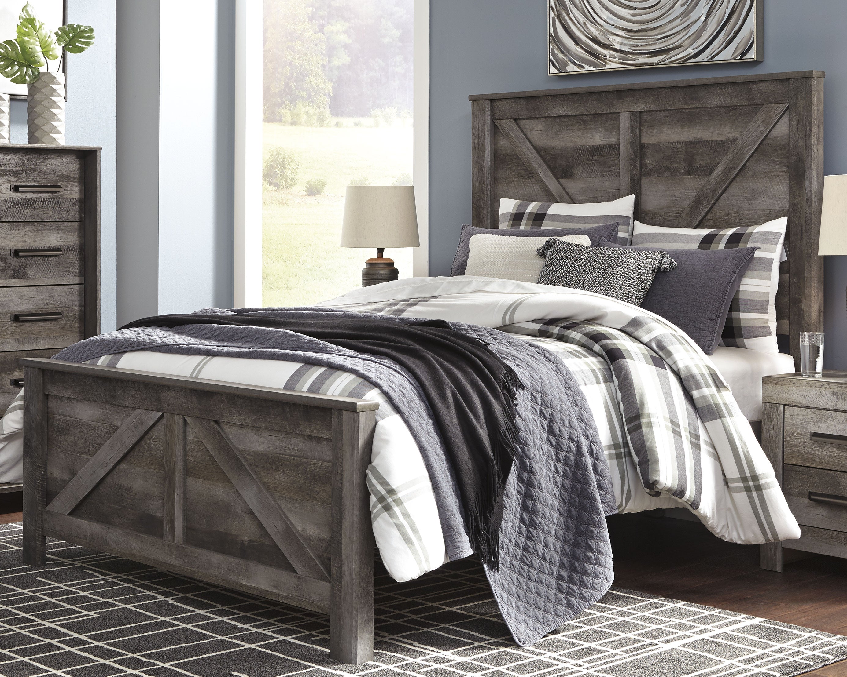 Floridian Furniture - Ashley Furniture - Wynnlow Bedroom - Queen Crossbuck Panel Bed / Gray - B440B9