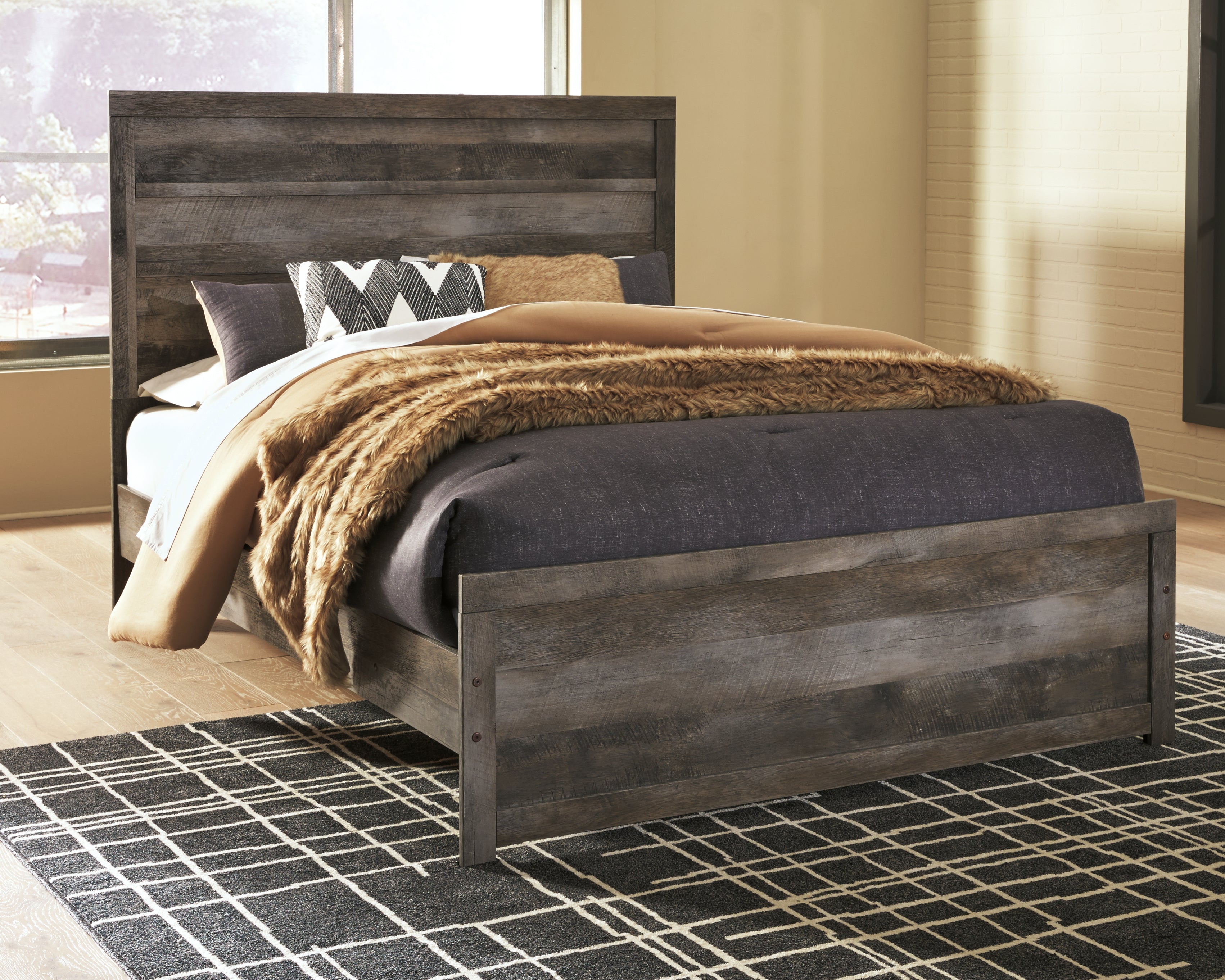 Floridian Furniture - Ashley Furniture - Wynnlow Bedroom - Queen Panel Bed / Gray - B440B2