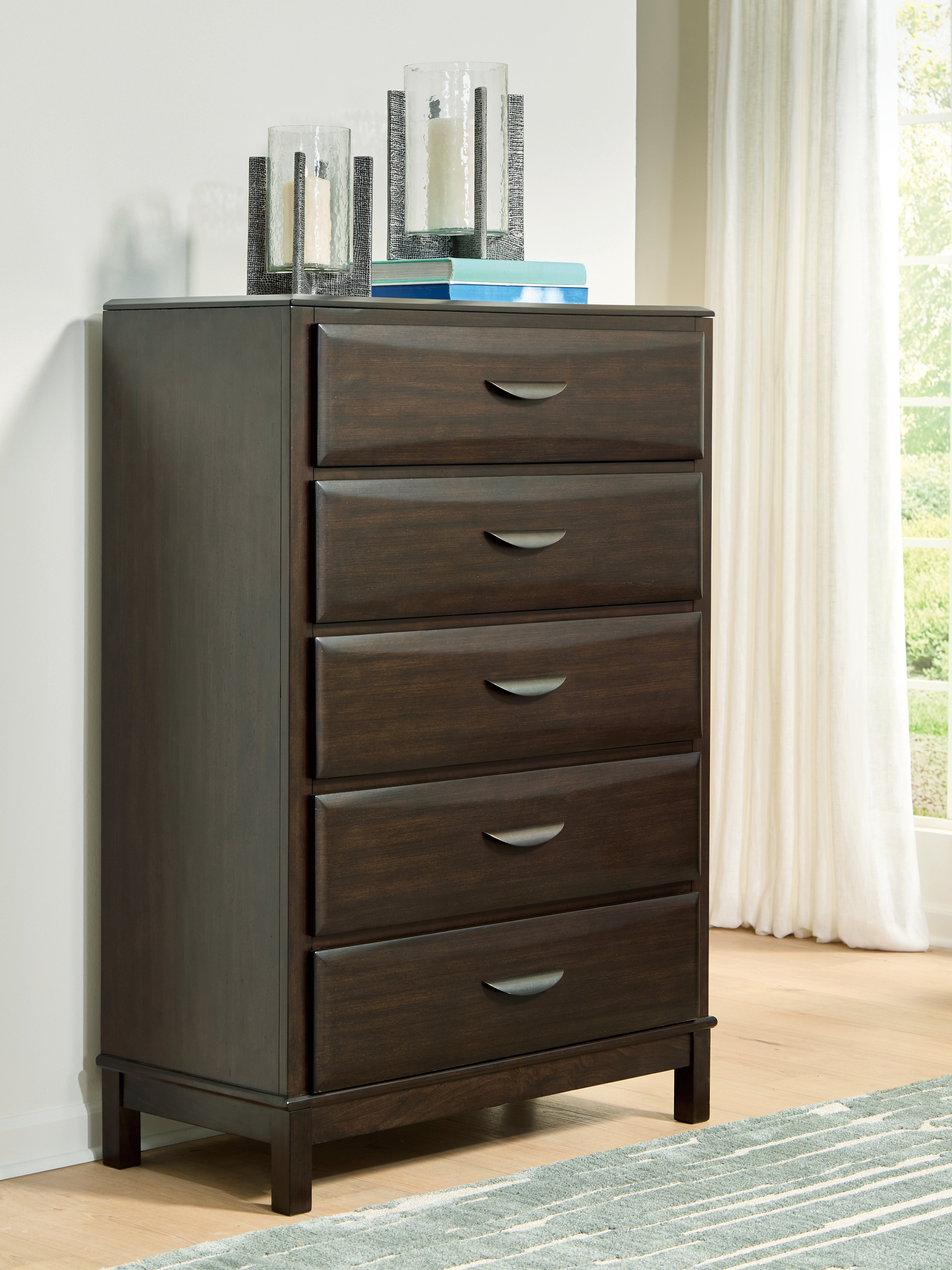 Floridian Furniture - Ashley Furniture - Vanmore Bedroom - Five Drawer Chest / Dark Brown - B479-46