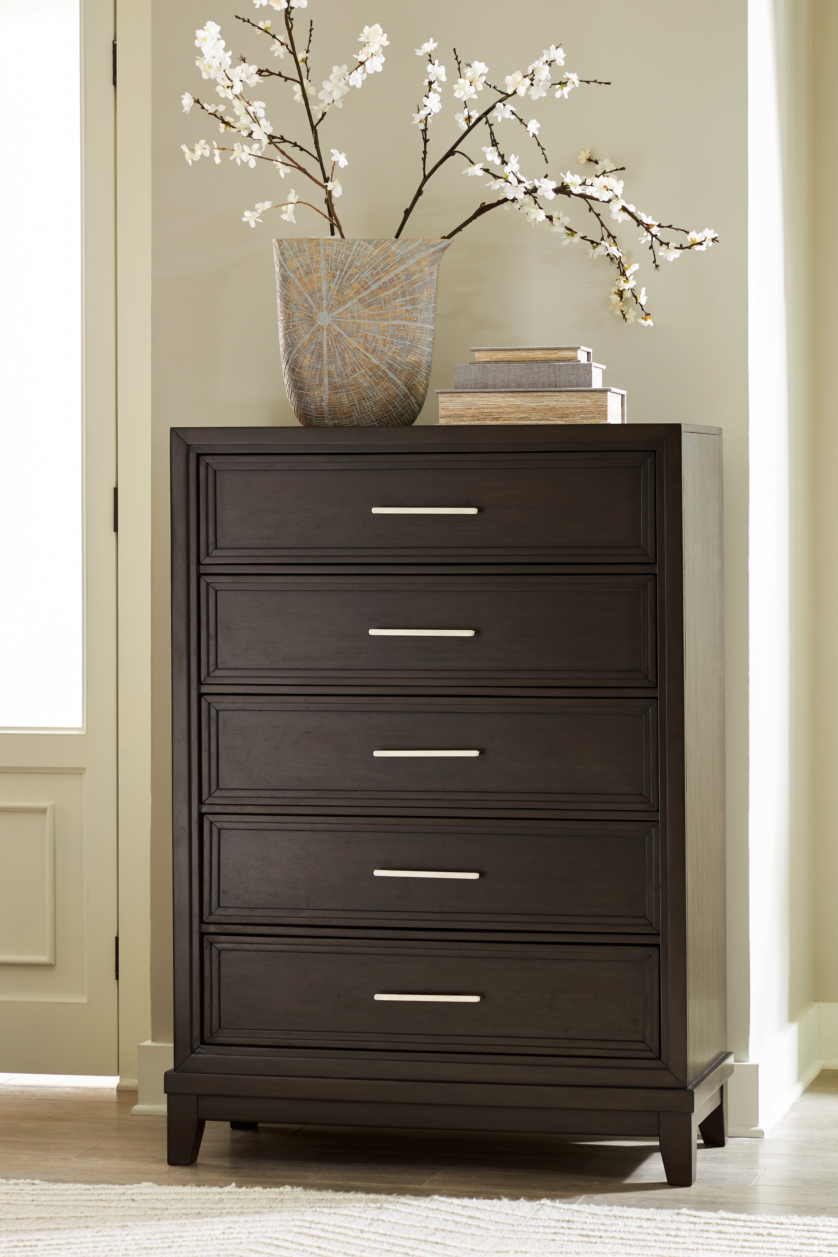 Floridian Furniture - Ashley Furniture - Neymorton Bedroom - Five Drawer Chest / Dark Grayish Brown - B618-46
