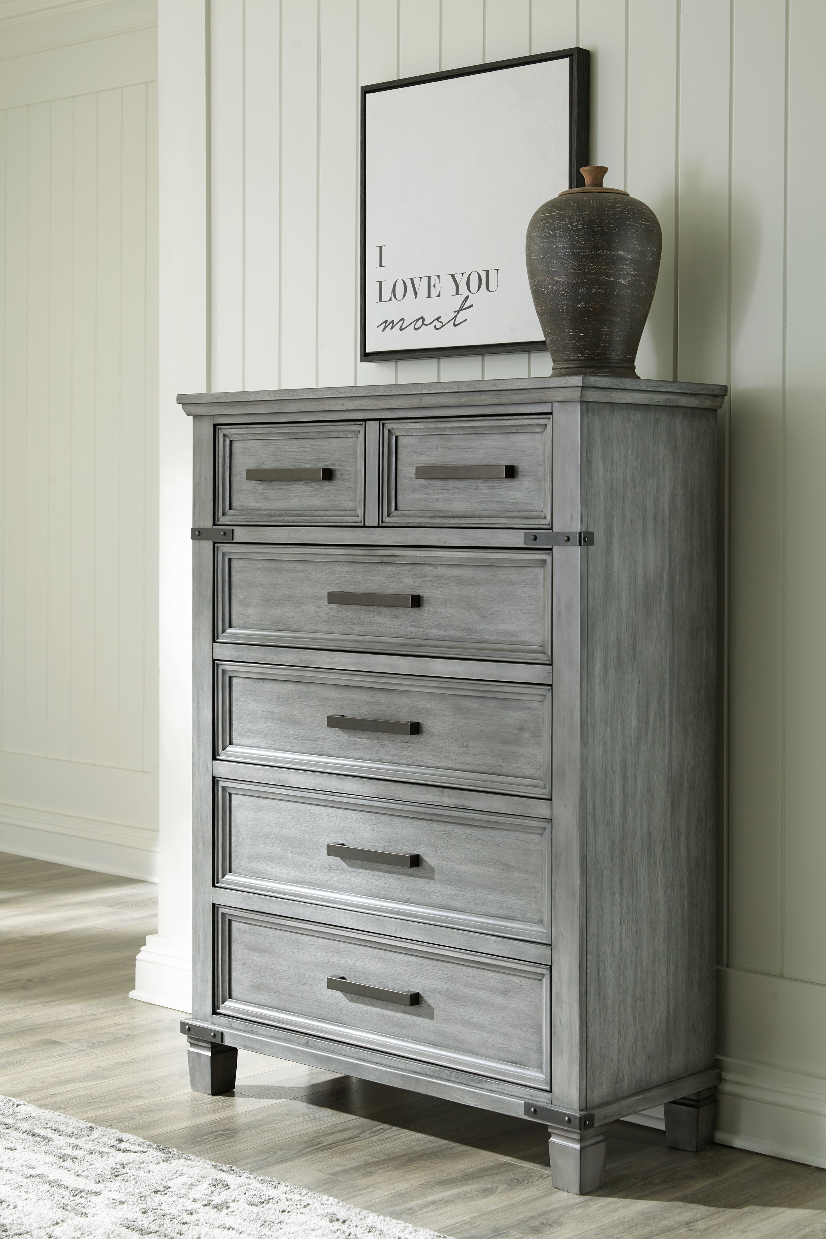 Floridian Furniture - Ashley Furniture - Russelyn Bedroom - Five Drawer Chest / Gray - B772-46
