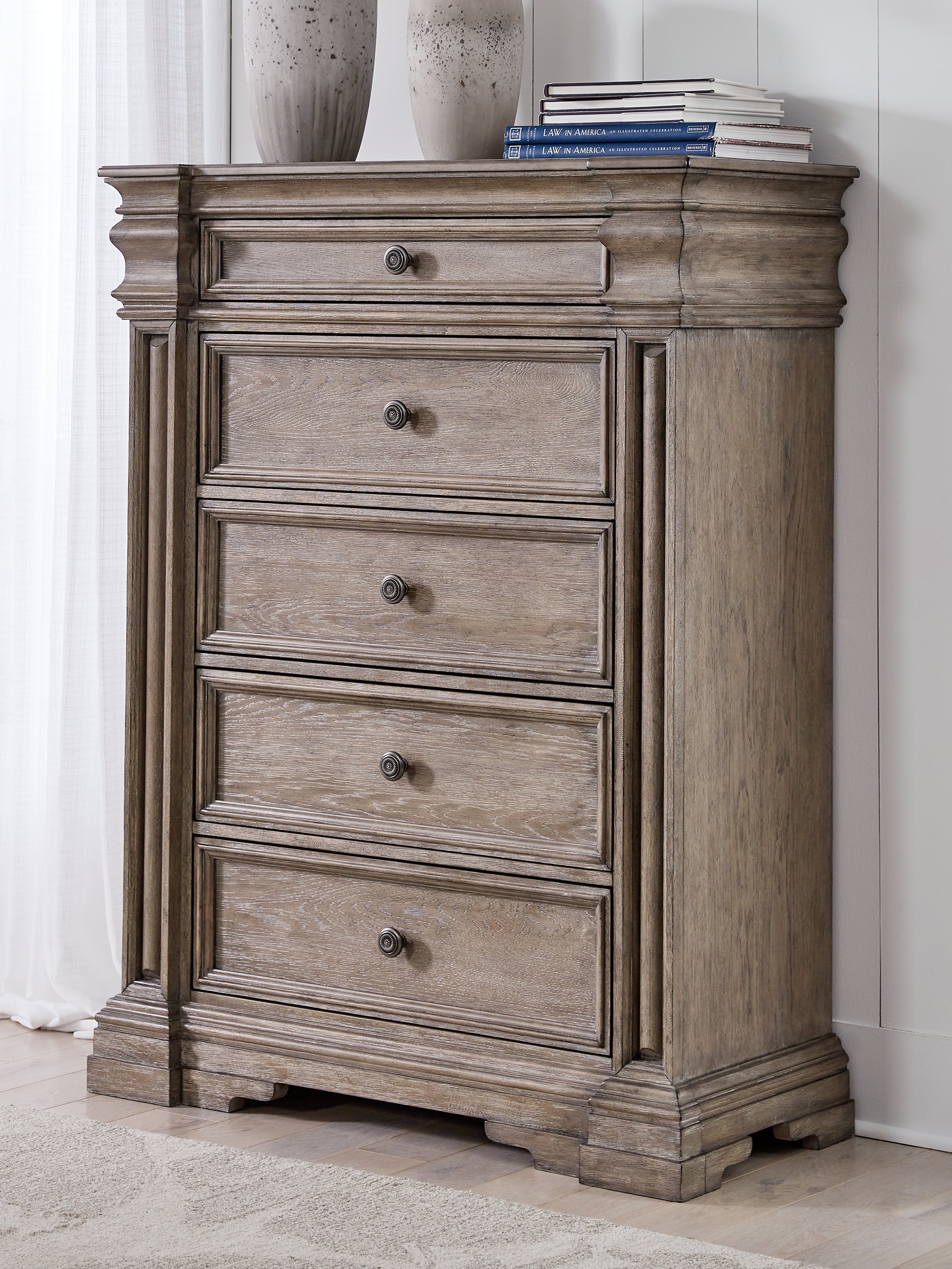 Floridian Furniture - Ashley Furniture - Blairhurst Bedroom - Five Drawer Chest / Light Grayish Brown - B916-46