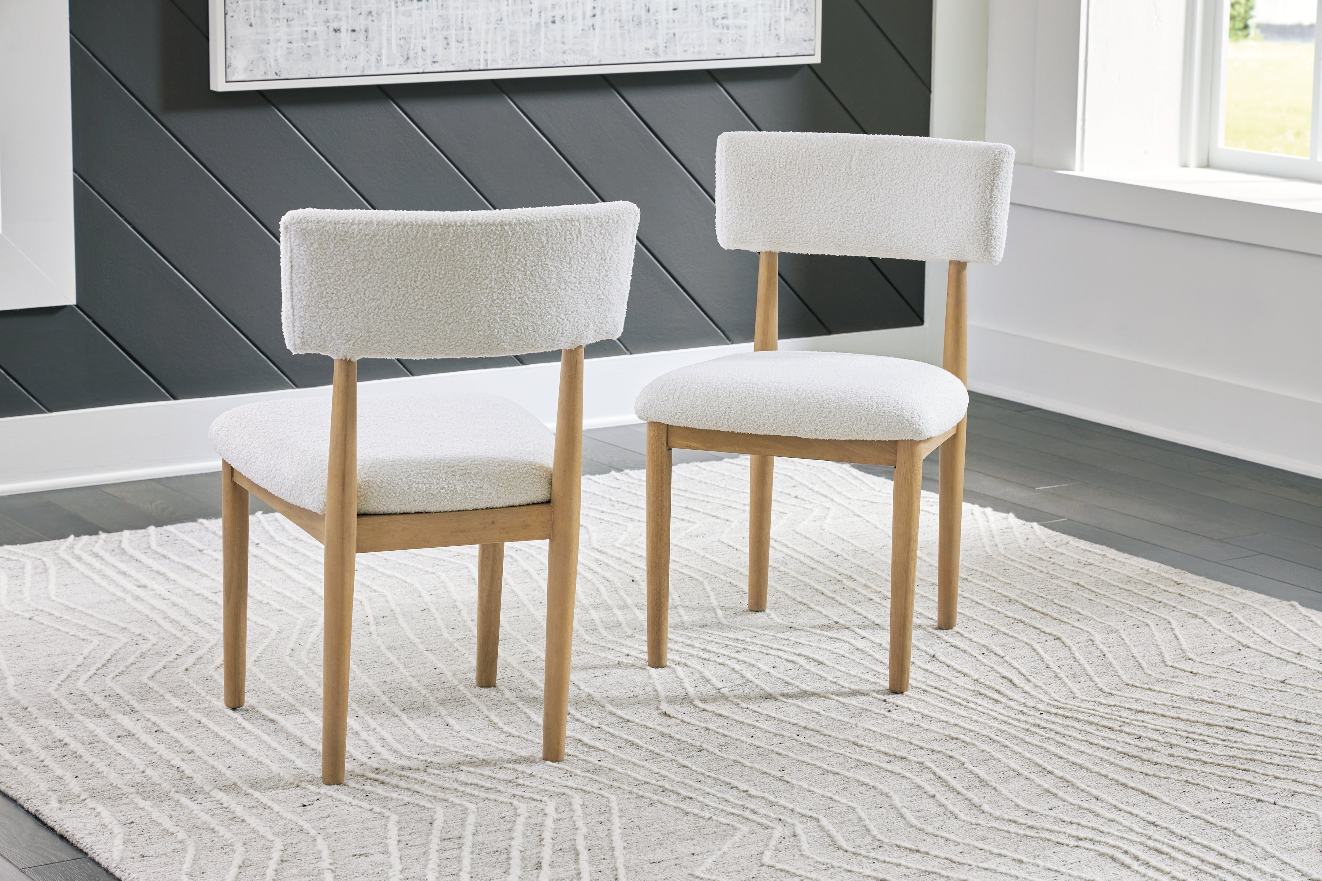 Floridian Furniture - Ashley Furniture - Sawdyn Dining Room - Dining Chair (Set of 2) / Light Brown - D427-02X2