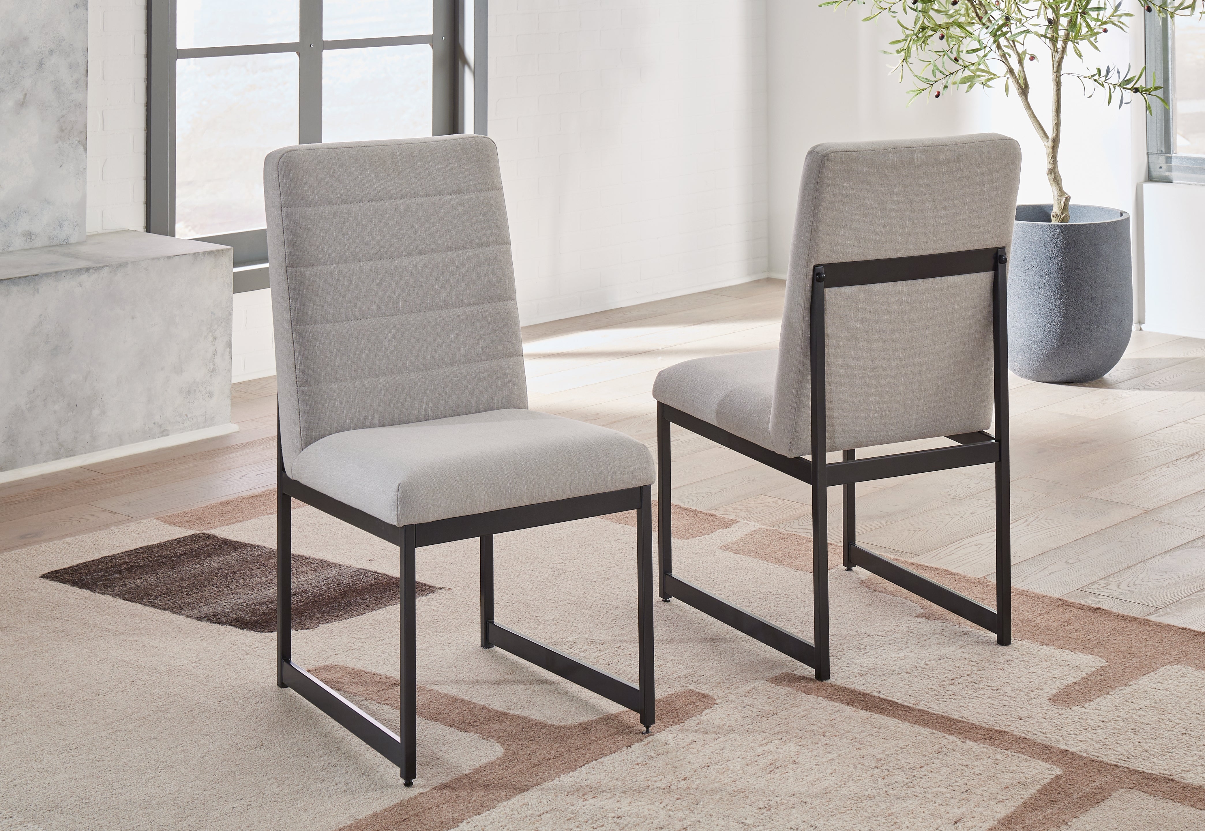 Floridian Furniture - Ashley Furniture - Tomtyn Dining Room - Dining Chair (Set of 2) / Light Brown - D622-01X2