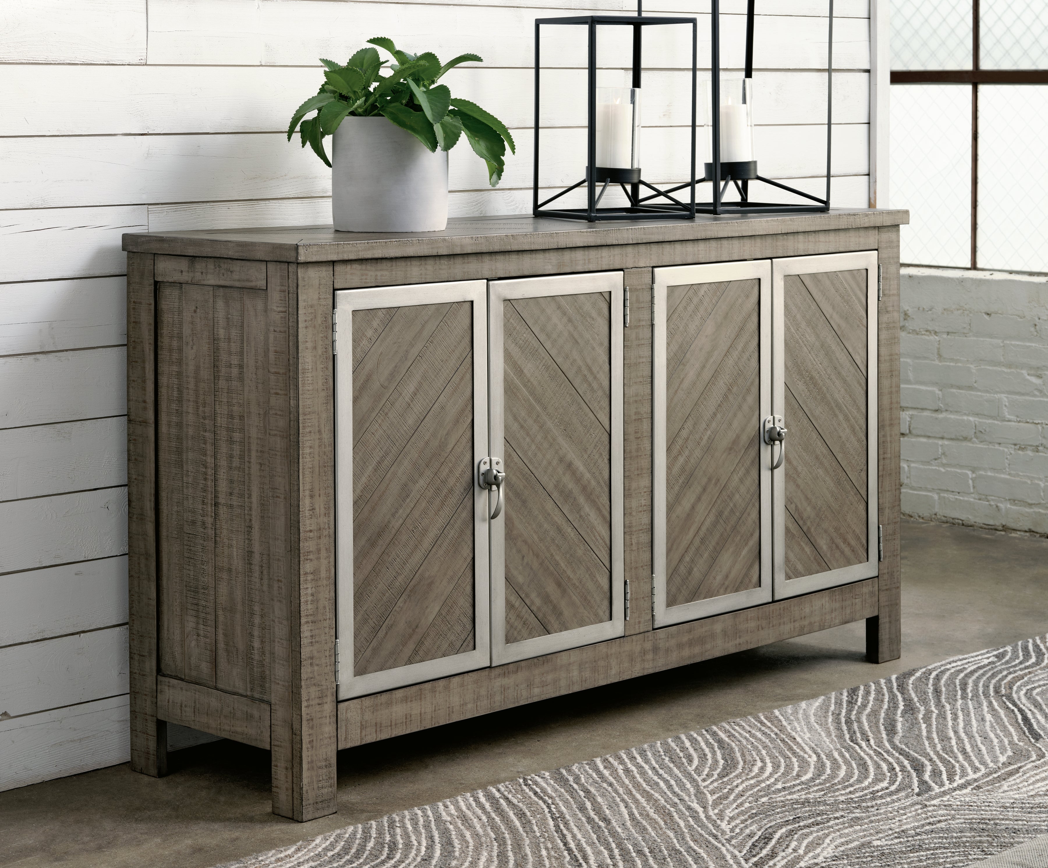 Floridian Furniture - Ashley Furniture - Krystanza Dining Room - Rectangular Dining Room Table / Weathered Gray - D766-25