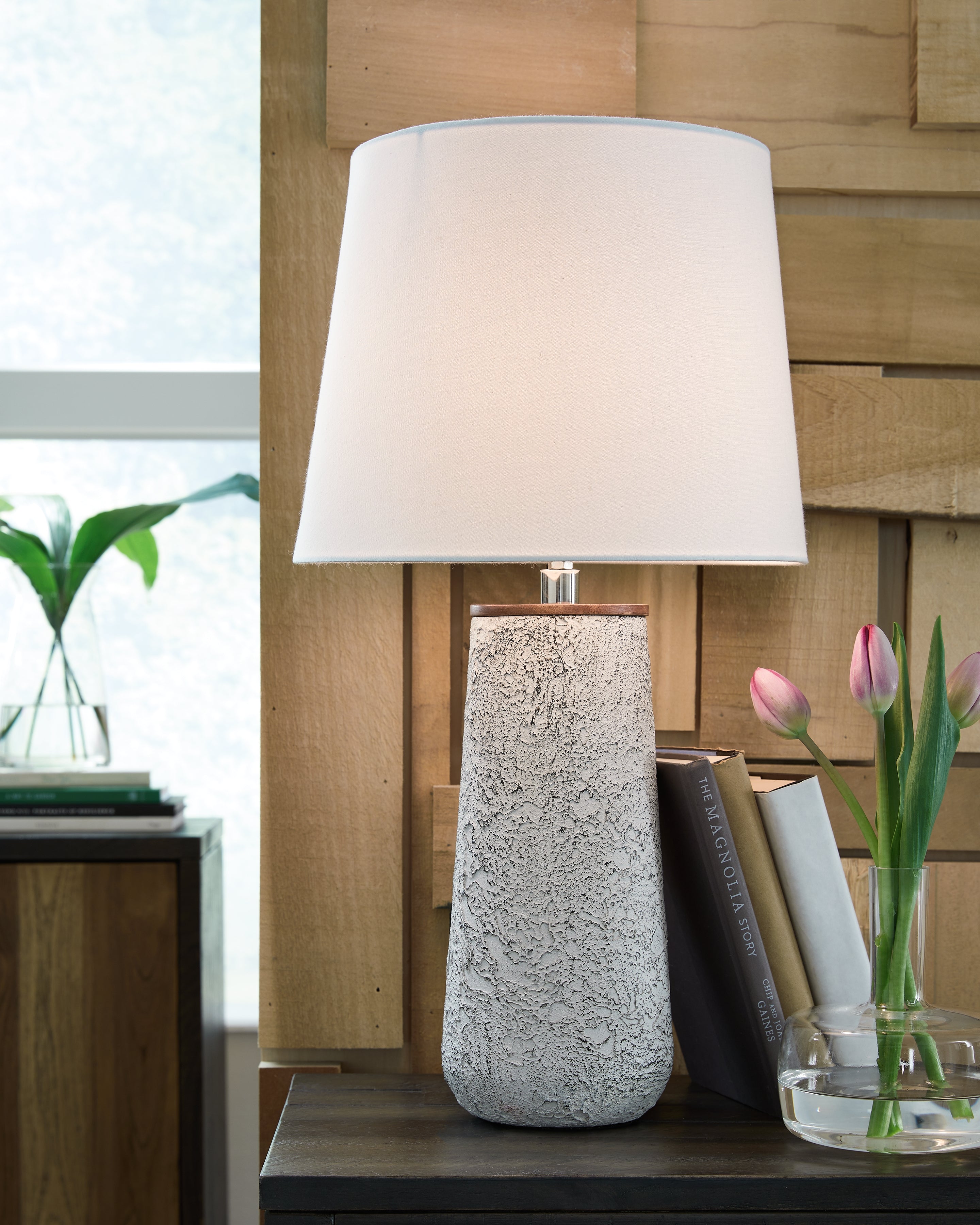 Floridian Furniture - Ashley Furniture - Chaston Lighting - Metal Table Lamp (Set of 2) / Antique White - L204464