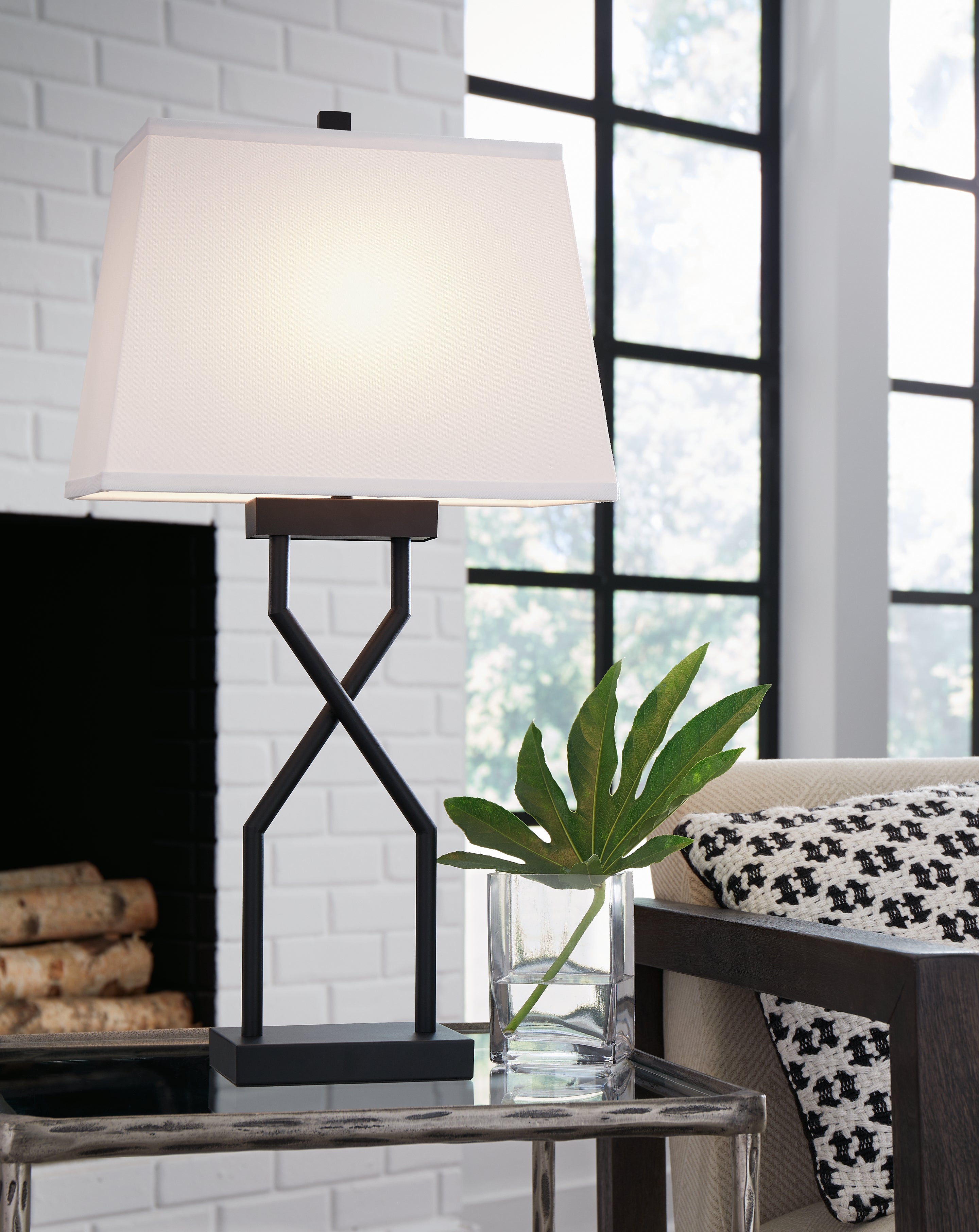 Floridian Furniture - Ashley Furniture - Brookthrone Lighting - Metal Table Lamp (Set of 2) / Black - L204514