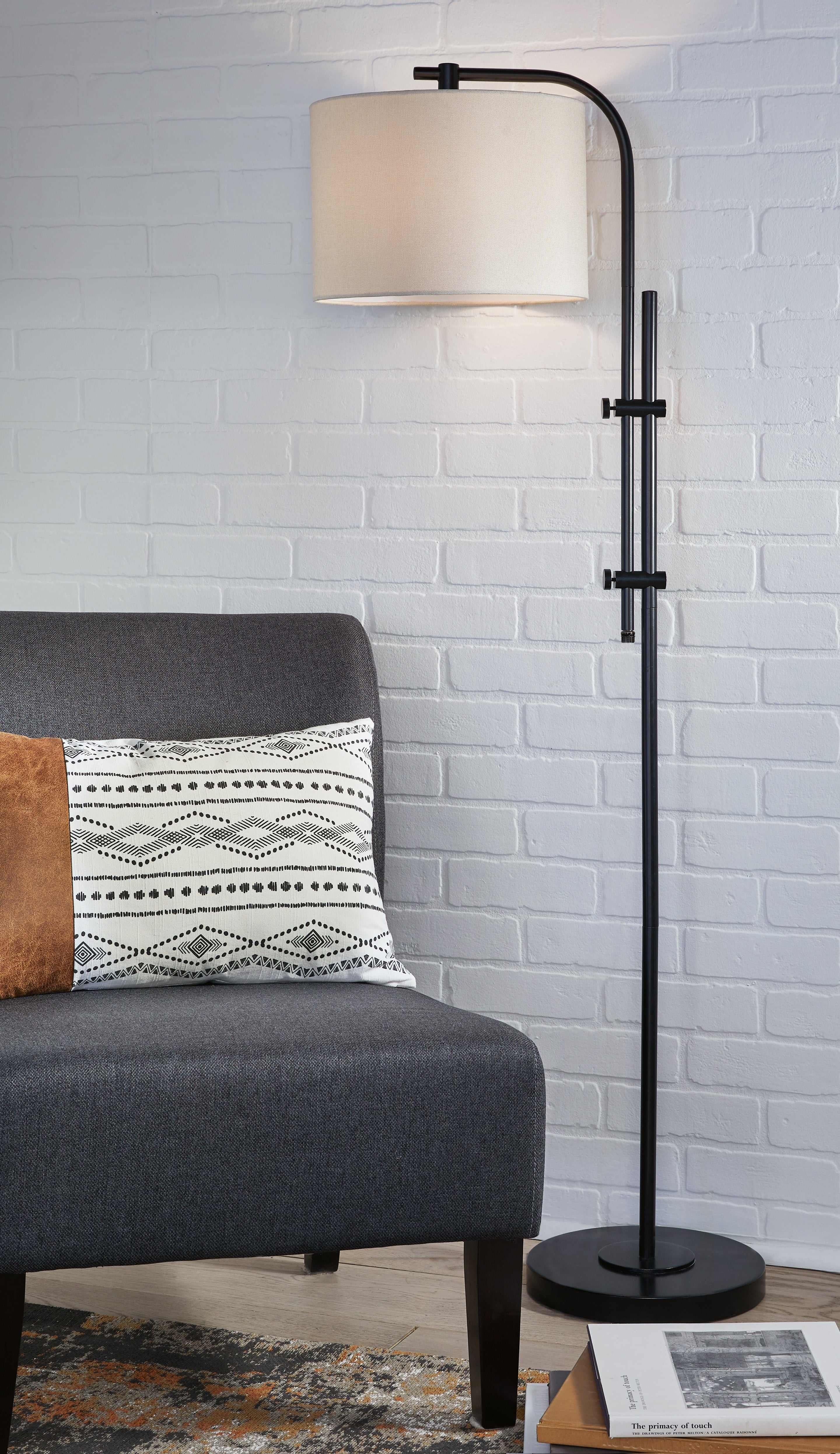 Floridian Furniture - Ashley Furniture - Baronvale Lighting - Metal Floor Lamp (1/CN) / Black - L206041