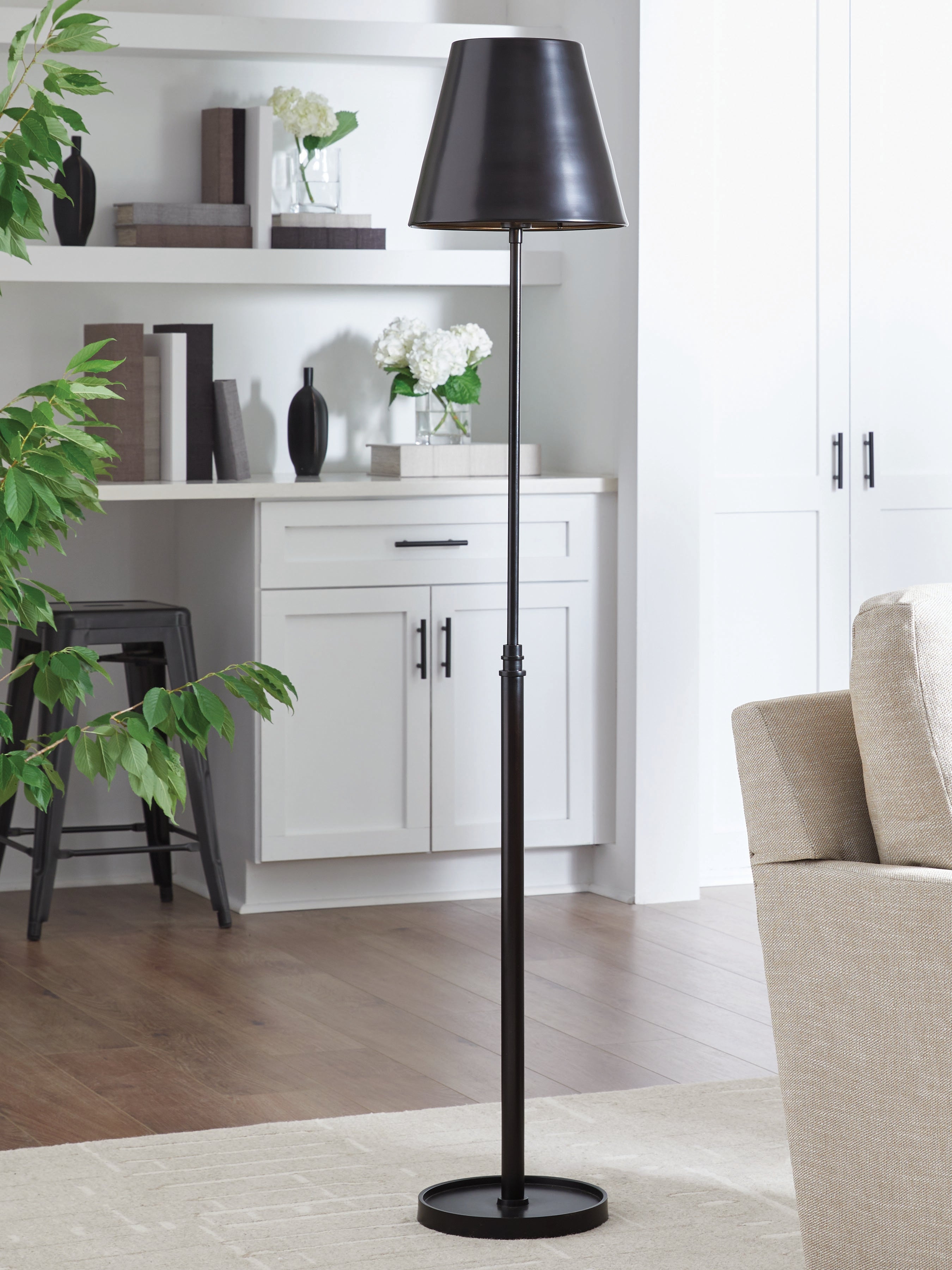 Floridian Furniture - Ashley Furniture - Wimner Lighting - Metal Floor Lamp (1/CN) / Antique Bronze Finish - L208461