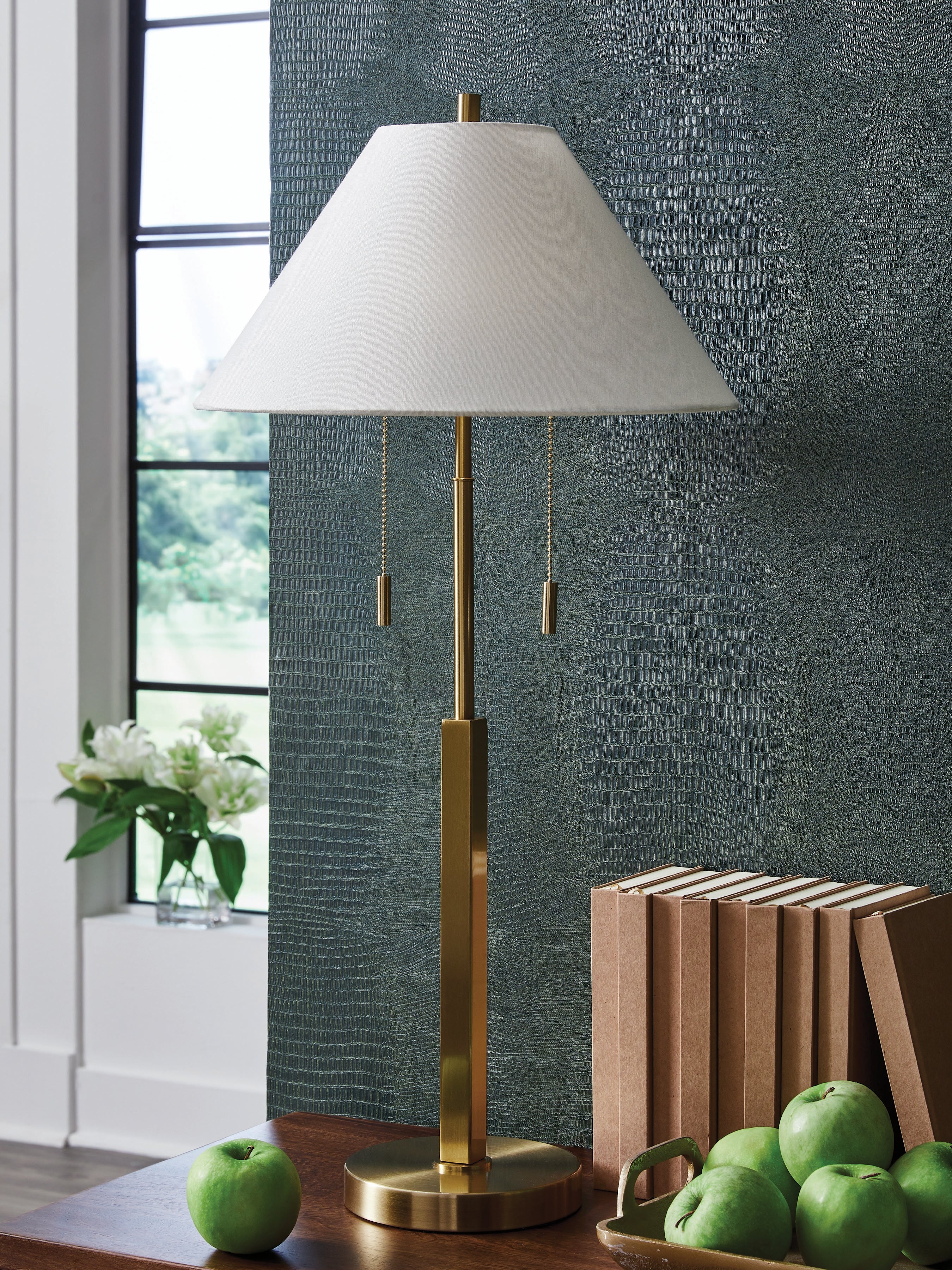 Floridian Furniture - Ashley Furniture - Haigwood Lighting - Metal Floor Lamp (1/CN) / Gold Finish - L208471