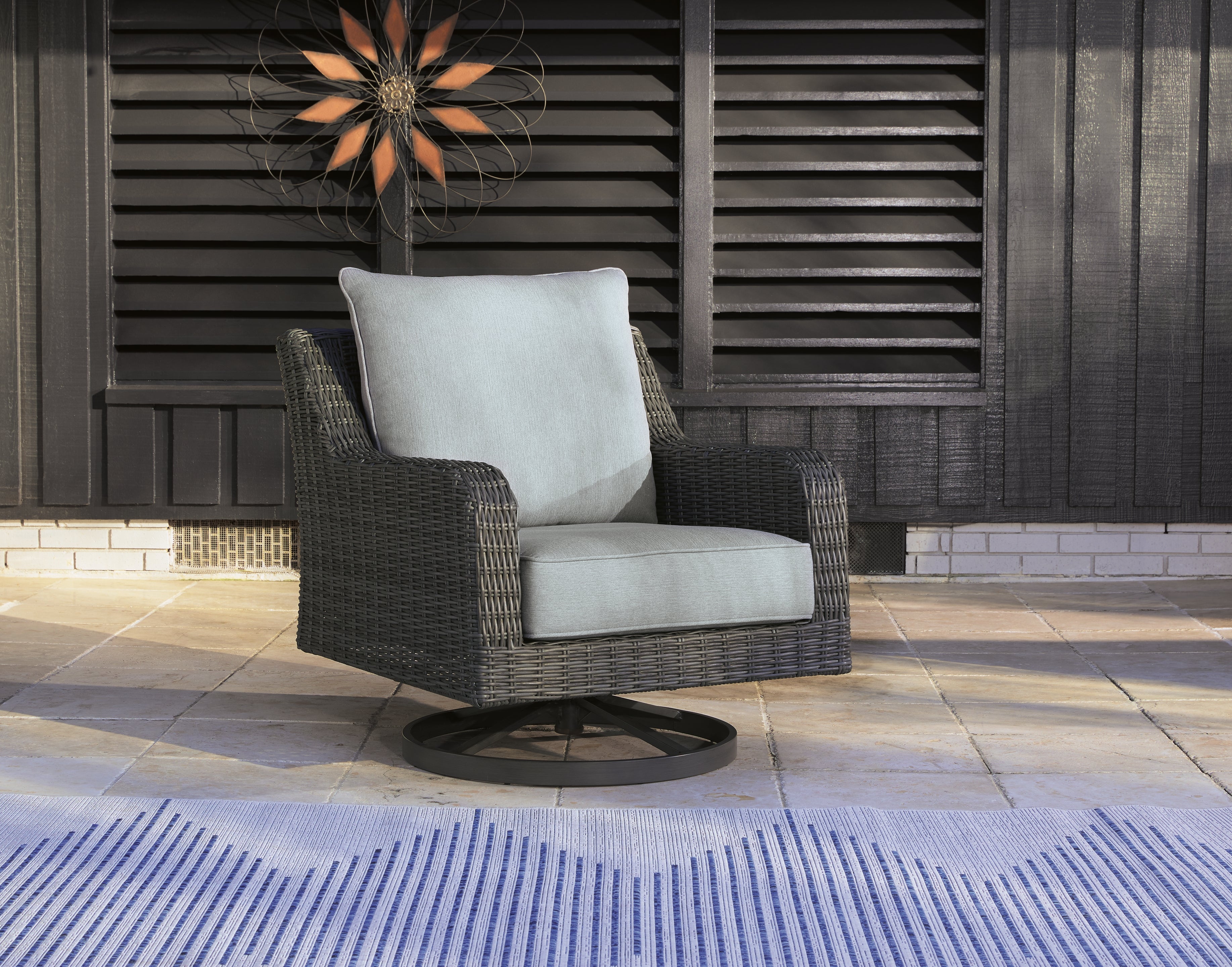 Floridian Furniture - Ashley Furniture - Elite Park Outdoor - Bench with Cushion / Gray - P518-600