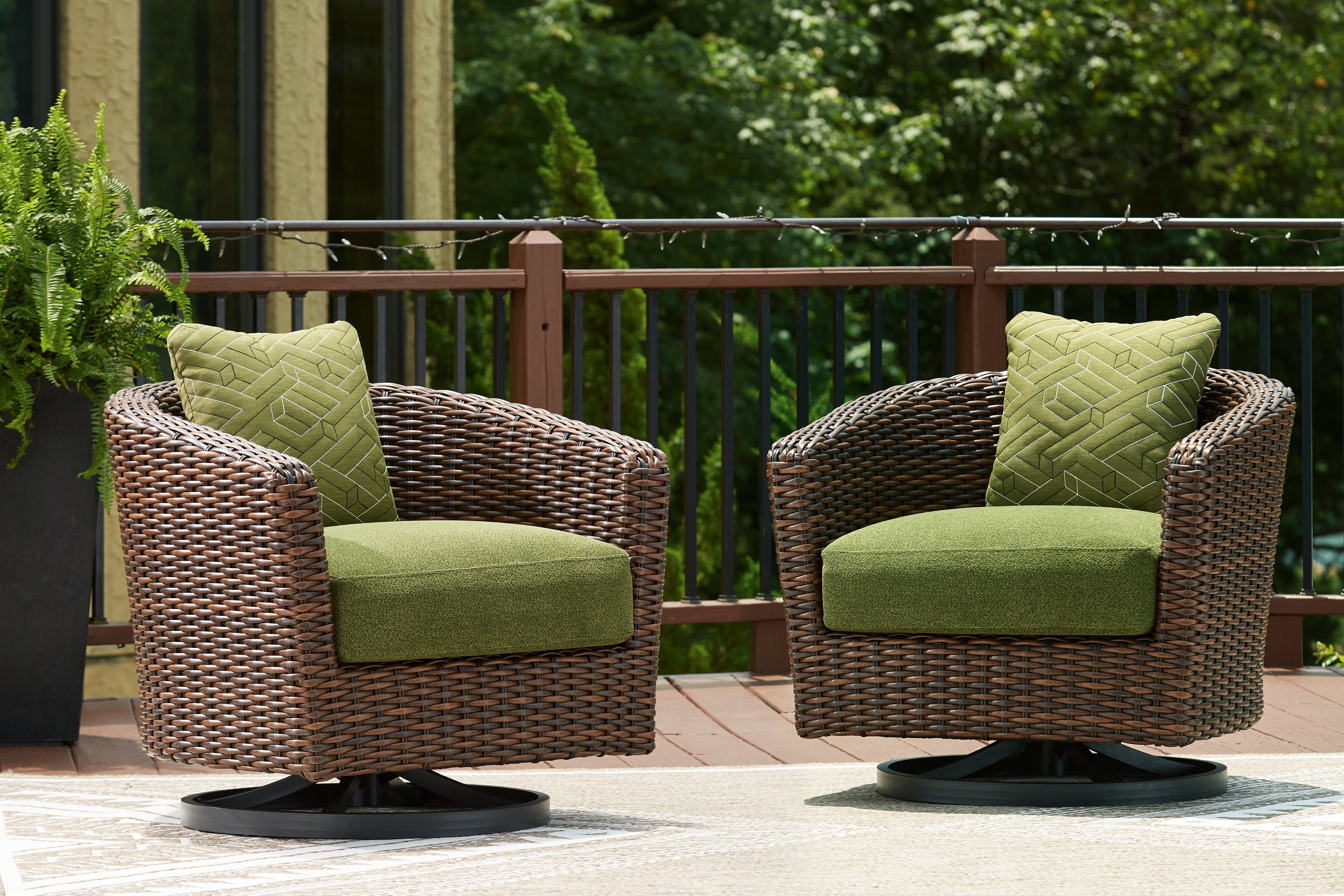 Floridian Furniture - Ashley Furniture - Horizon Hall Outdoor - Swivel Lounge w/ Cushion / Brown/Green - P572-821