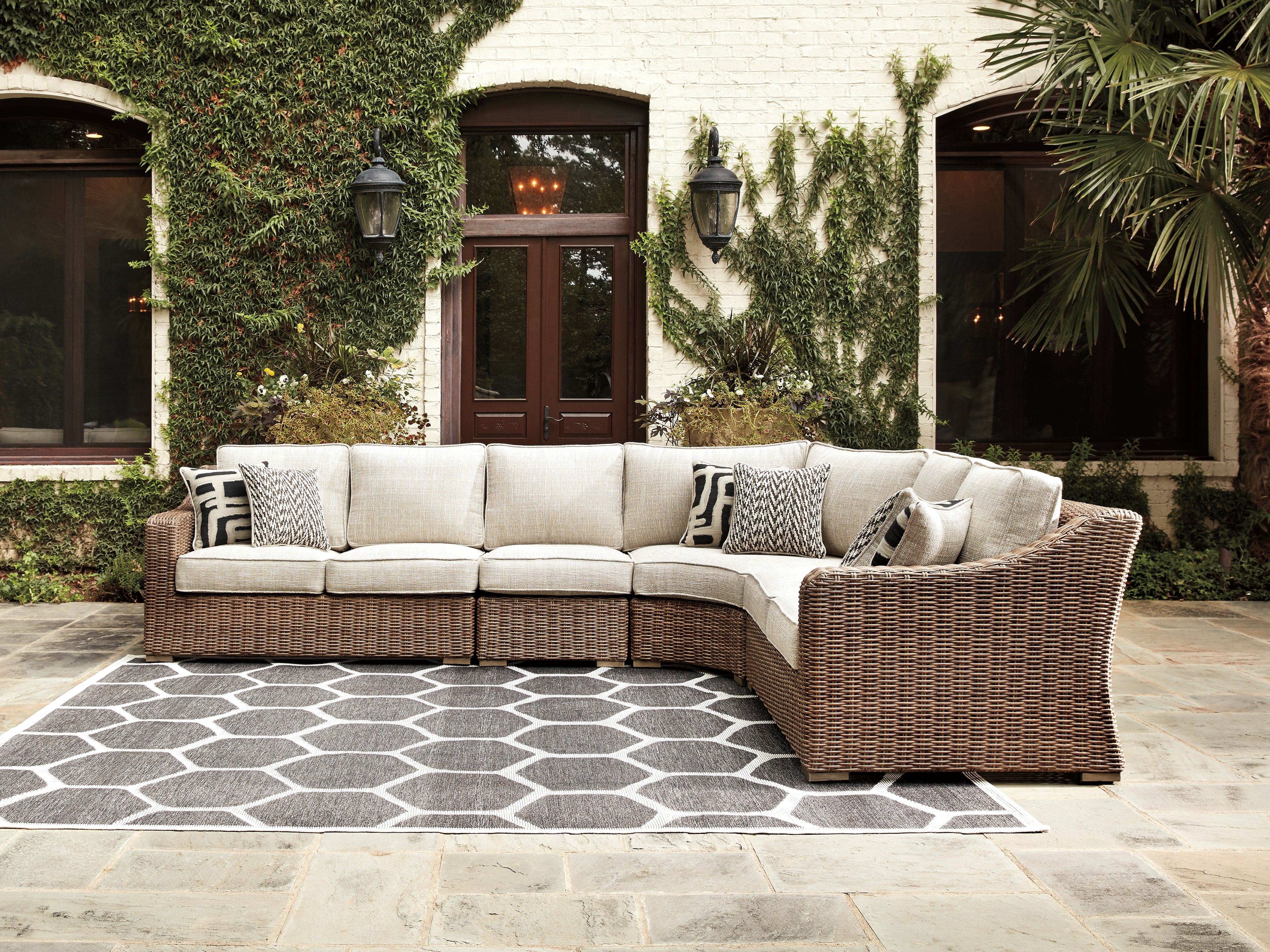 Floridian Furniture - Ashley Furniture - Beachcroft Outdoor - 4-Piece Outdoor Seating Set / Beige - P791P7