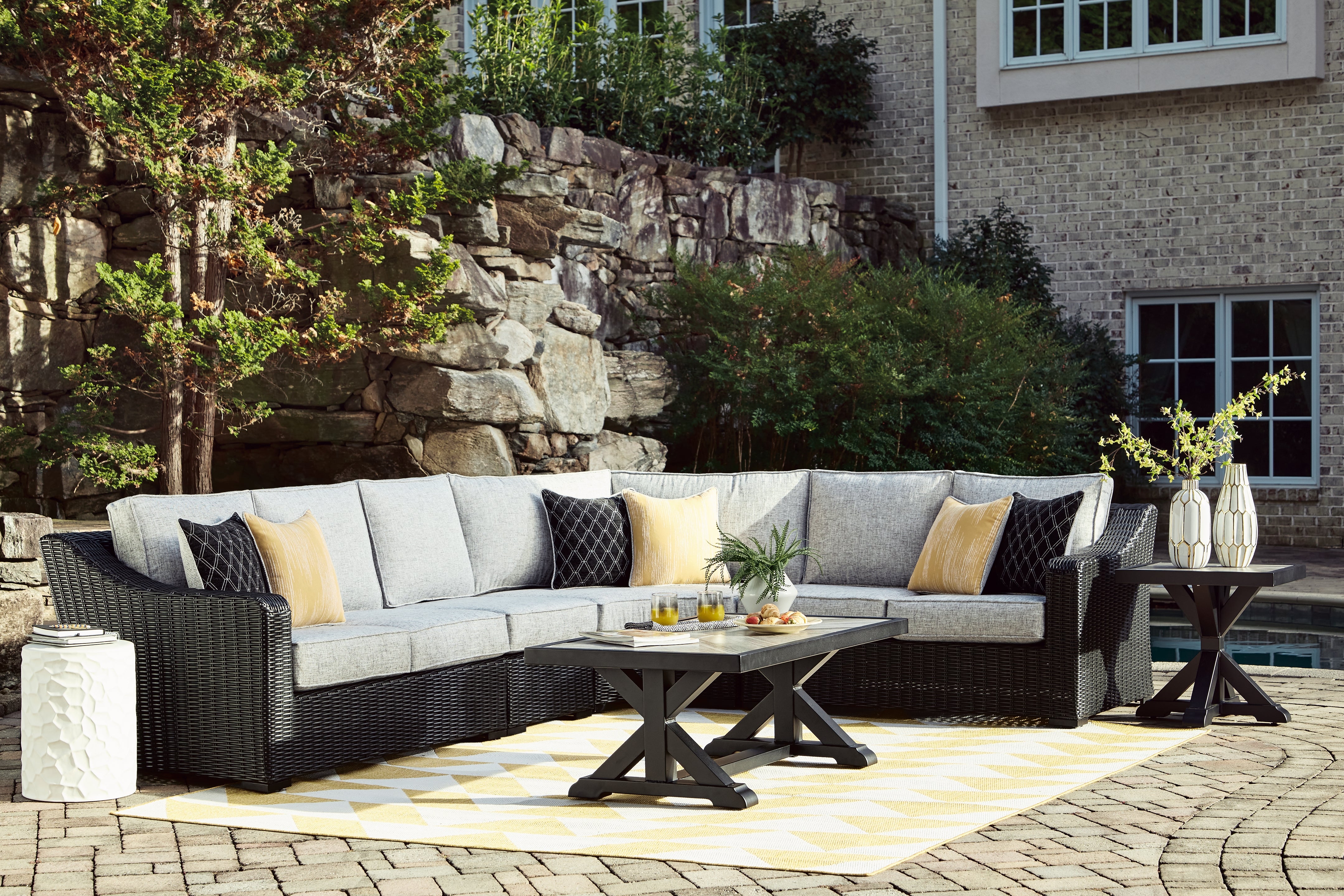 Floridian Furniture - Ashley Furniture - Beachcroft Outdoor - 4-Piece Outdoor Sectional / Black/Light Gray - P792P2