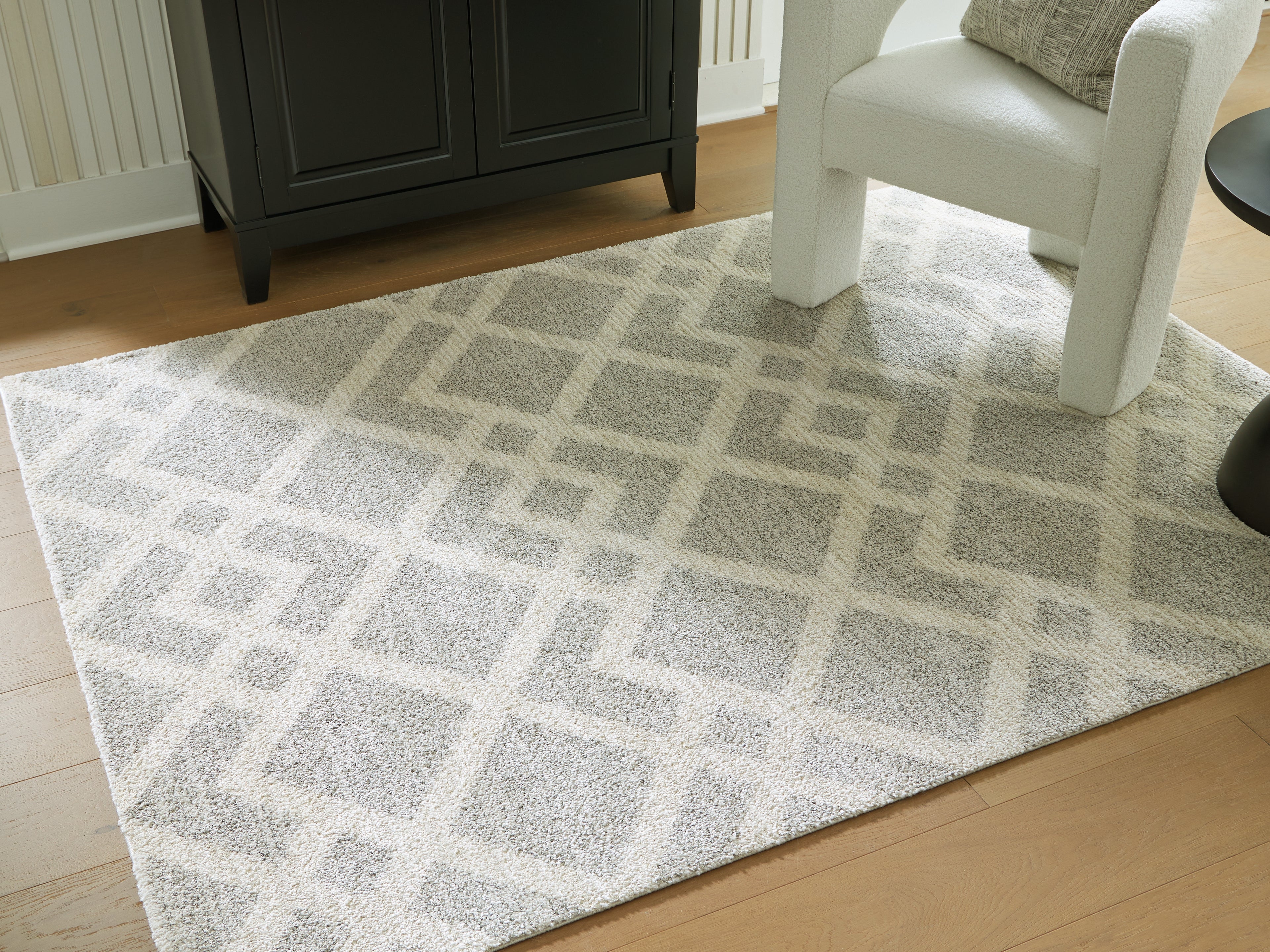 Floridian Furniture - Ashley Furniture - Unawick Rug - Medium Rug / Gray/Ivory - R407332