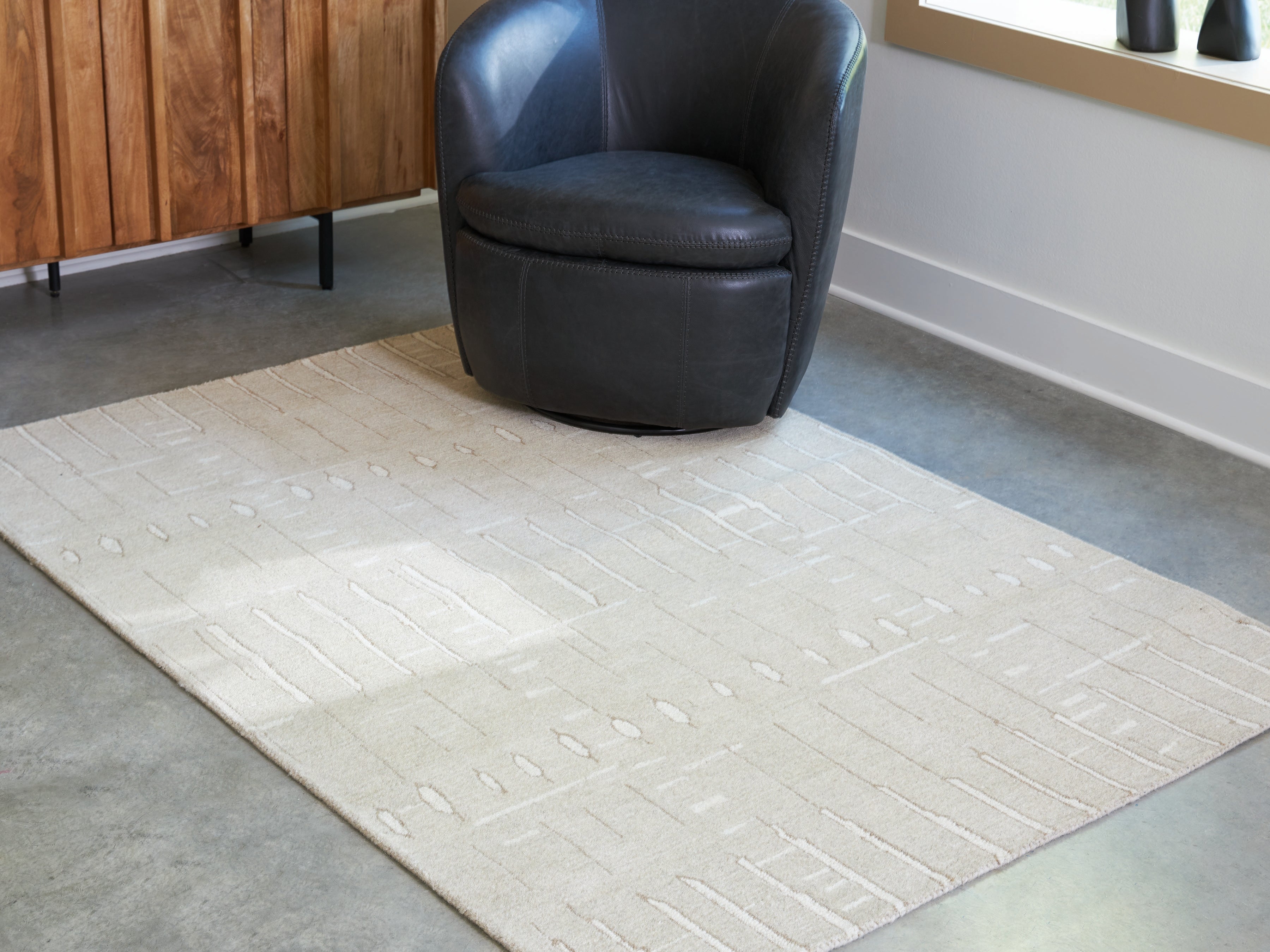 Floridian Furniture - Ashley Furniture - Wolbert Rug - 5' x 7' Area Rug / Tan/Ivory - R407662