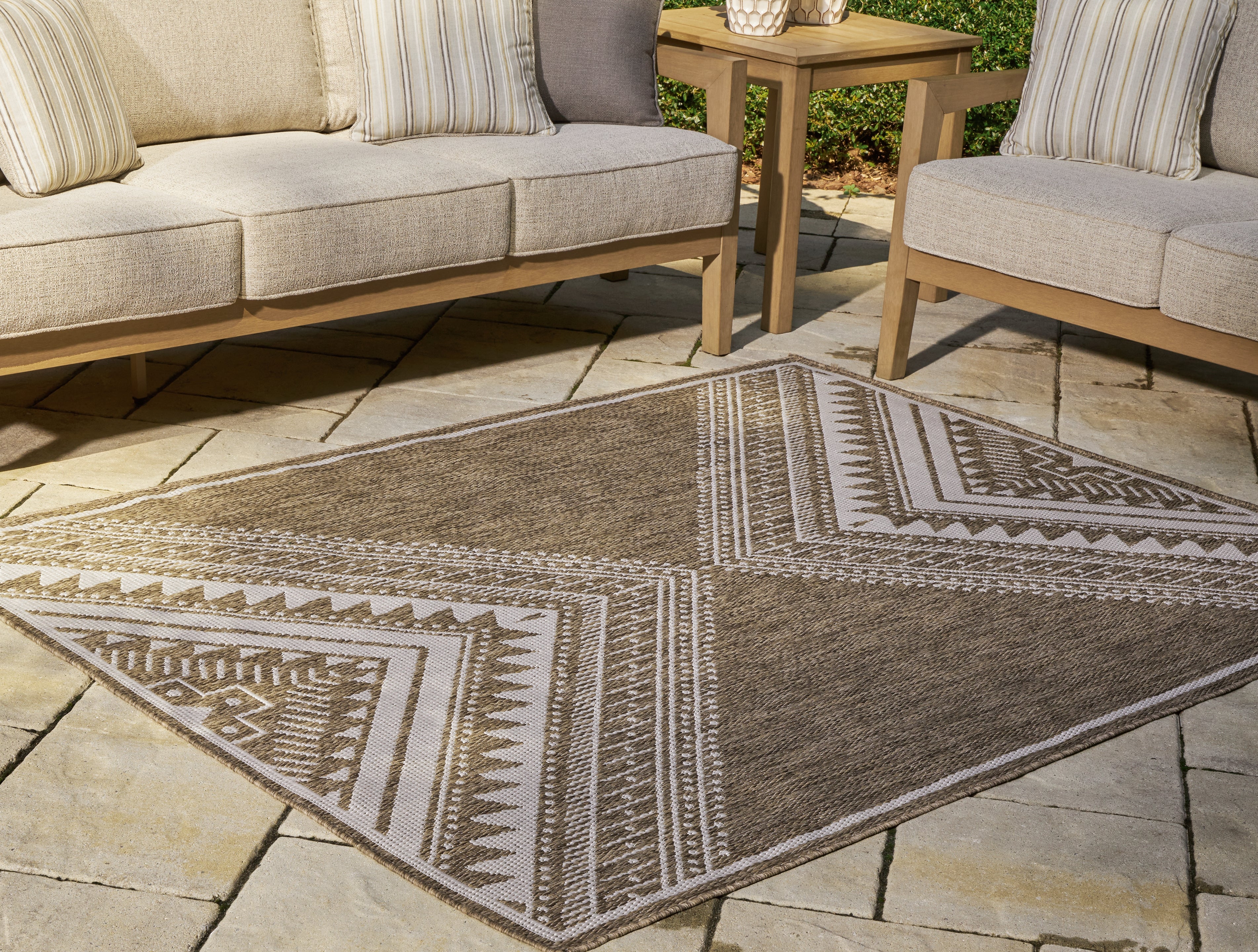 Floridian Furniture - Ashley Furniture - Dunsler Rug - 5' x 7' Rug / Brown/Cream - R900012