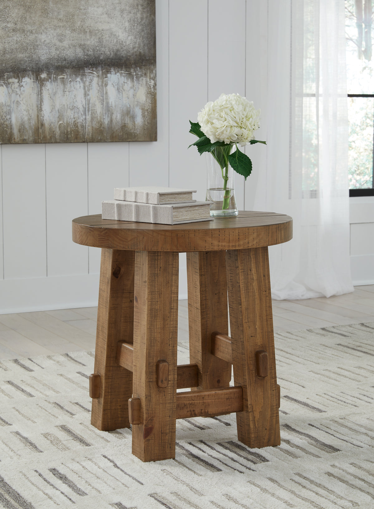 Floridian Furniture - Ashley Furniture - Mackifeld End Table - Round End Table / Warm Brown - T724-6